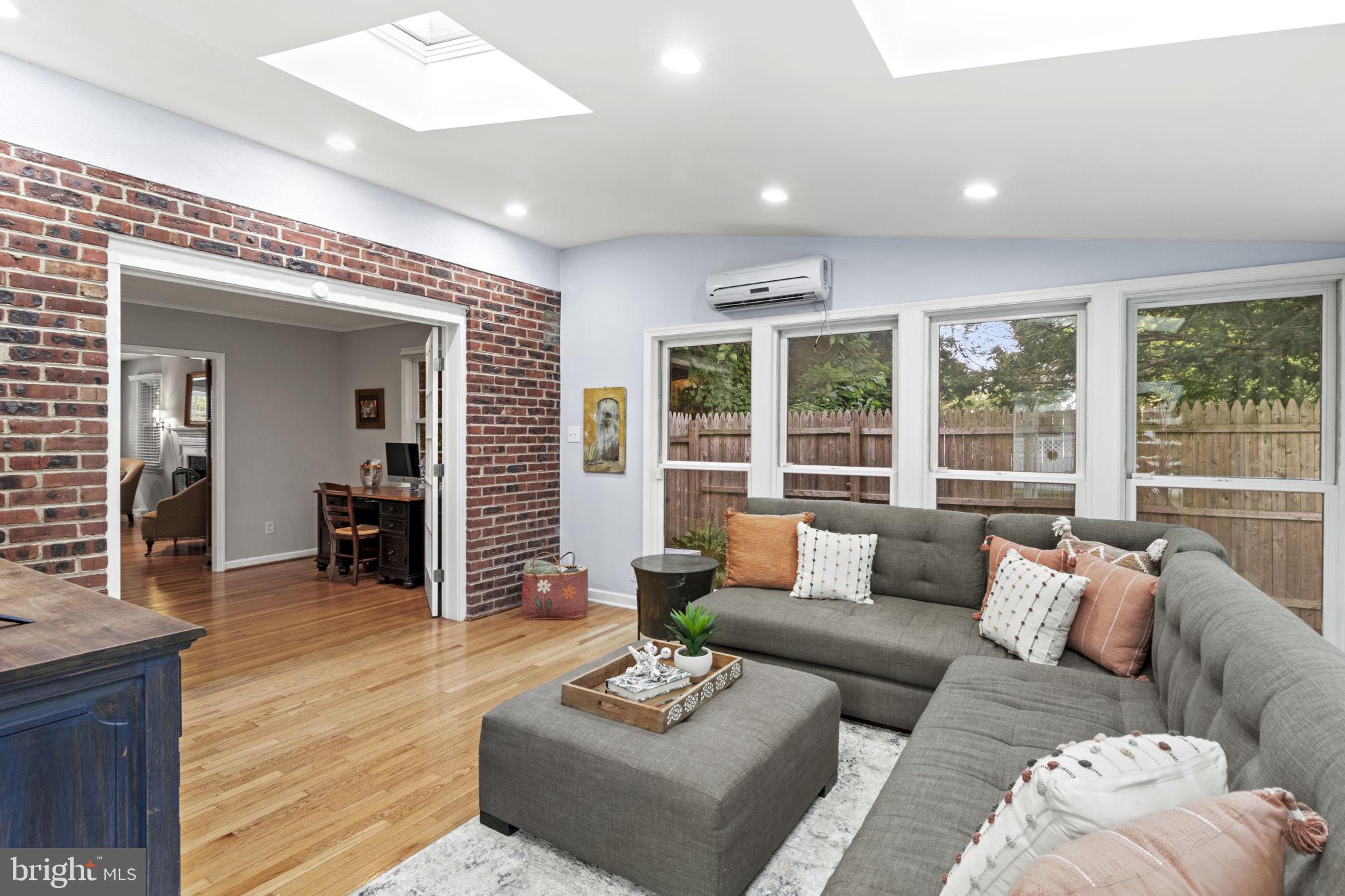 GLADWYNE - Residential