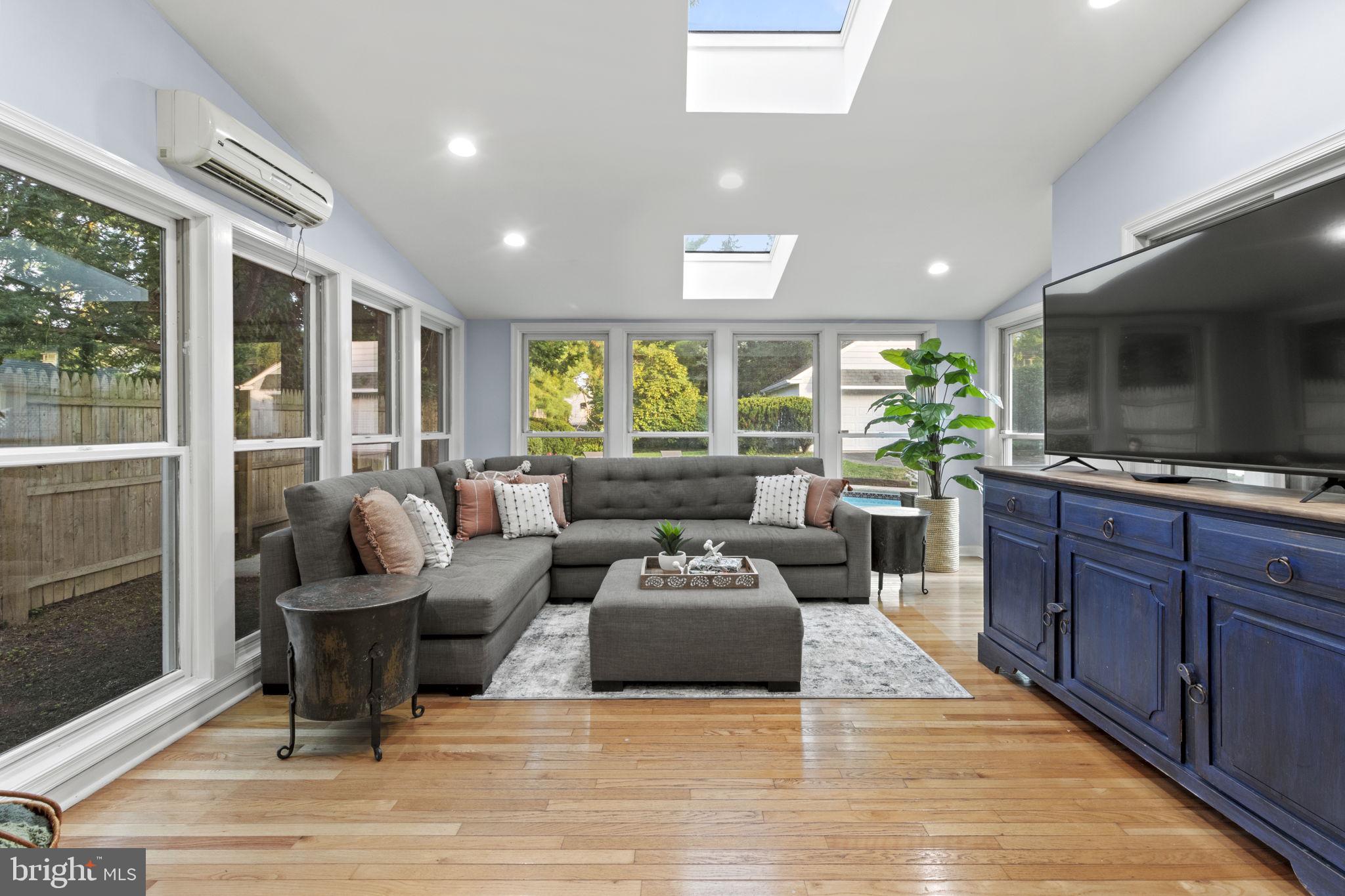 GLADWYNE - Residential