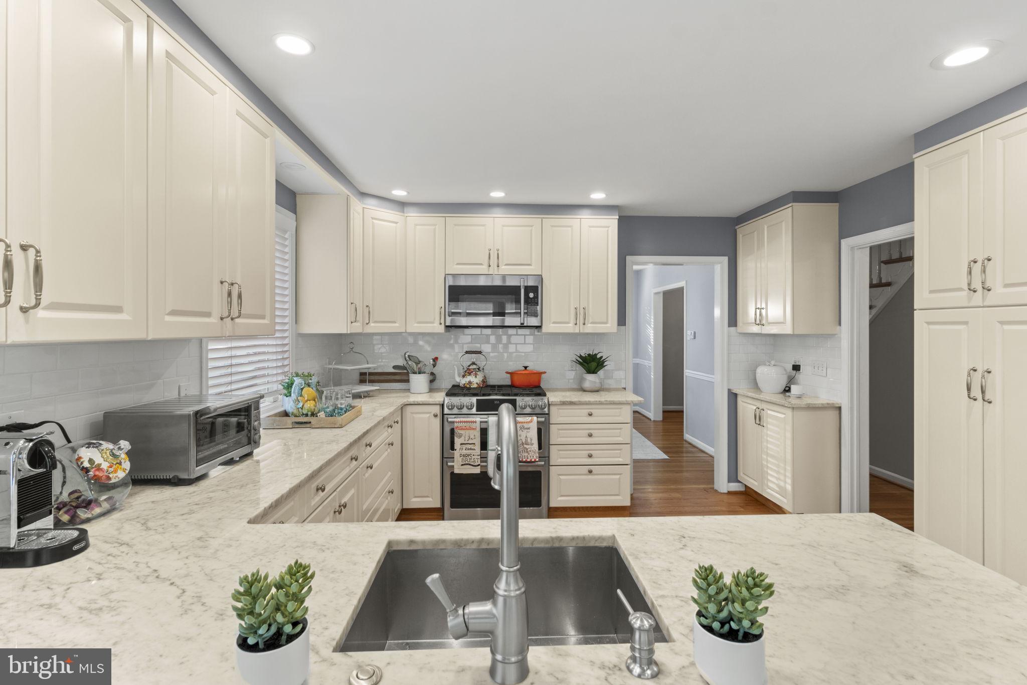 GLADWYNE - Residential