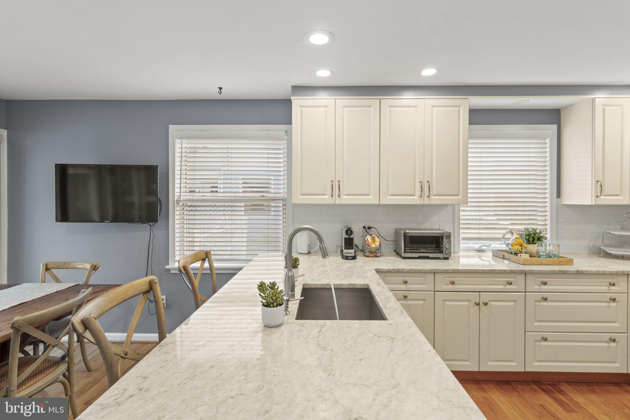 GLADWYNE - Residential