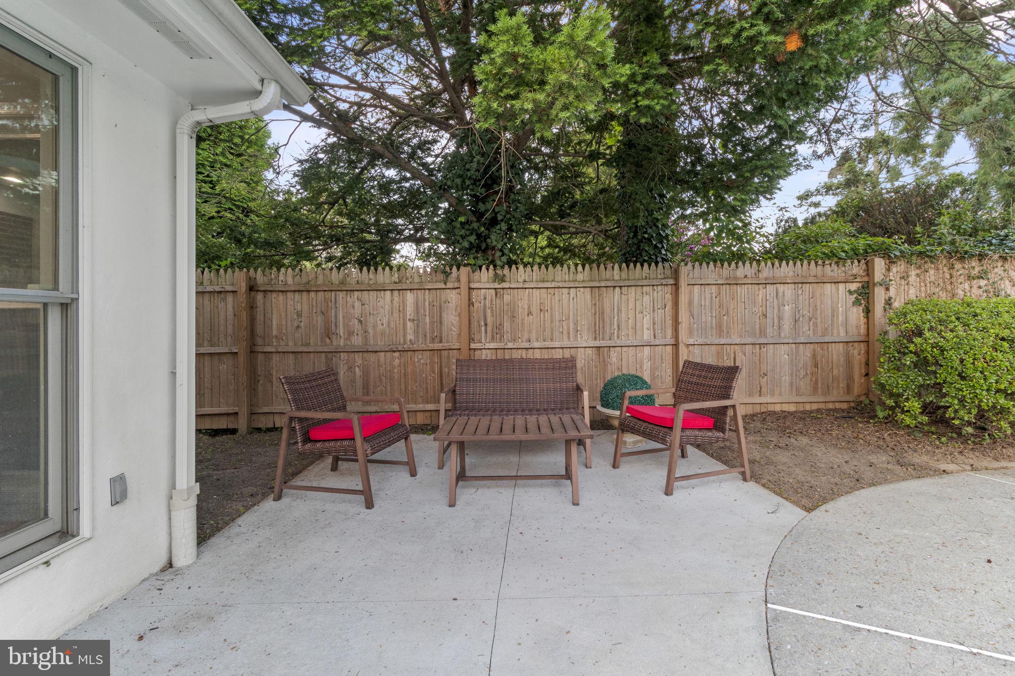 GLADWYNE - Residential