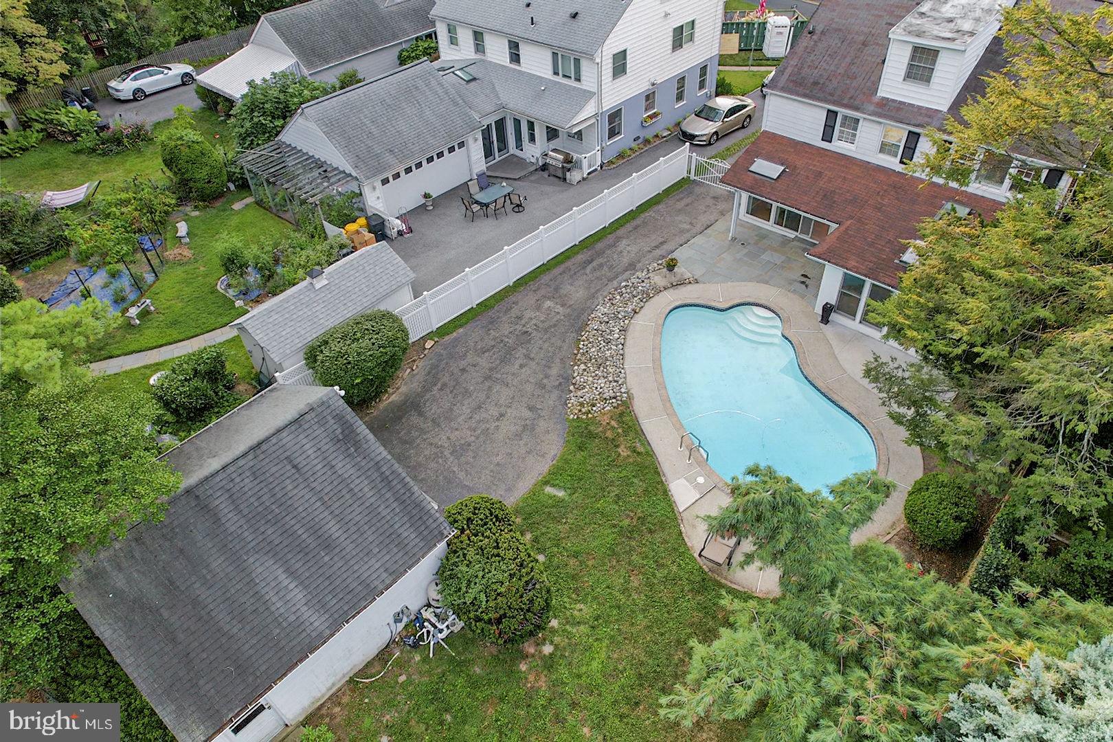 GLADWYNE - Residential