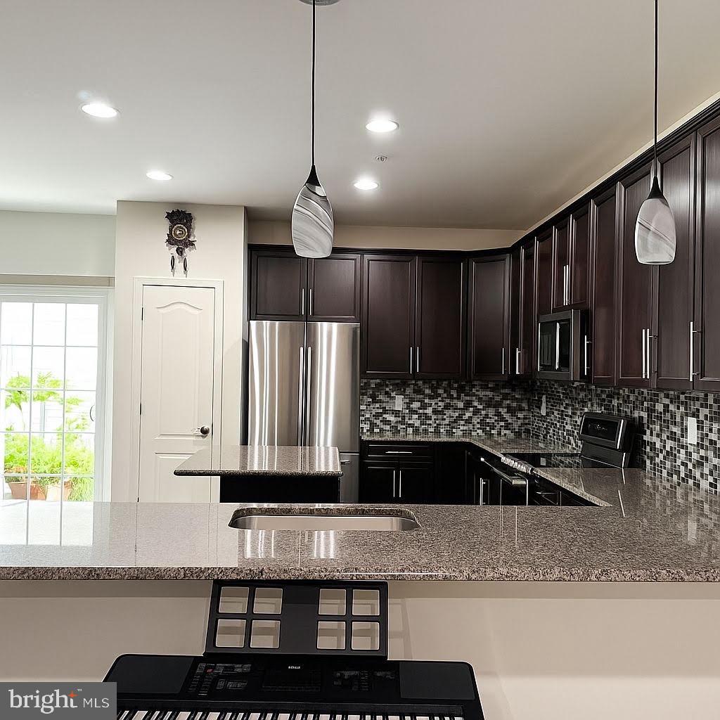 MORRIS PLACE - Residential Lease