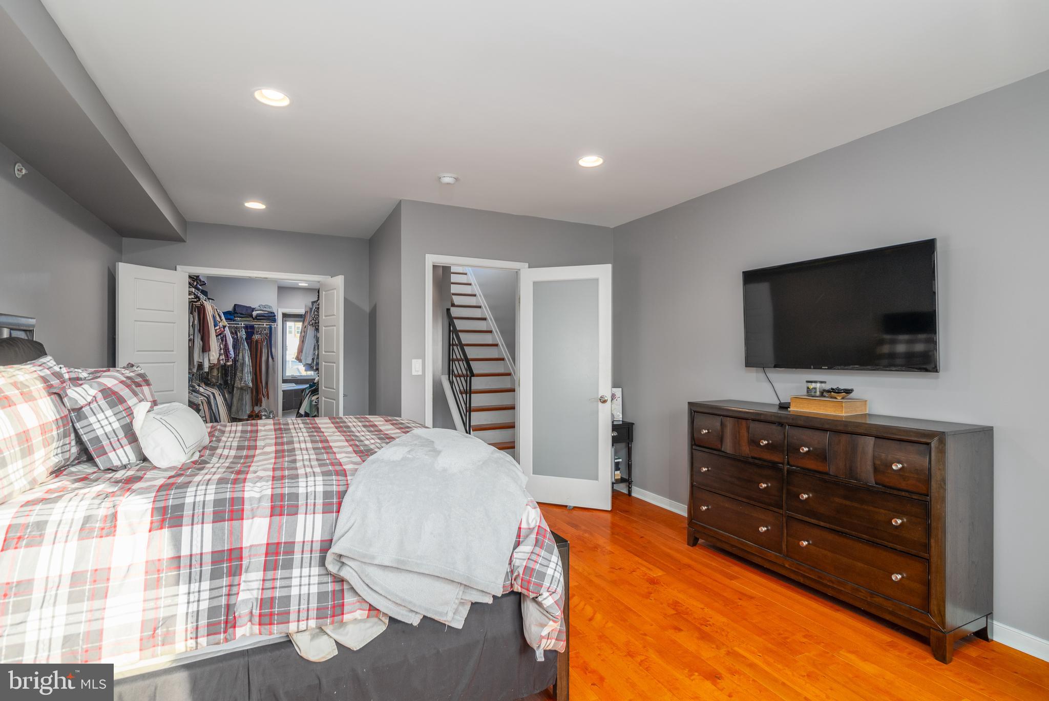 POINT BREEZE - Residential