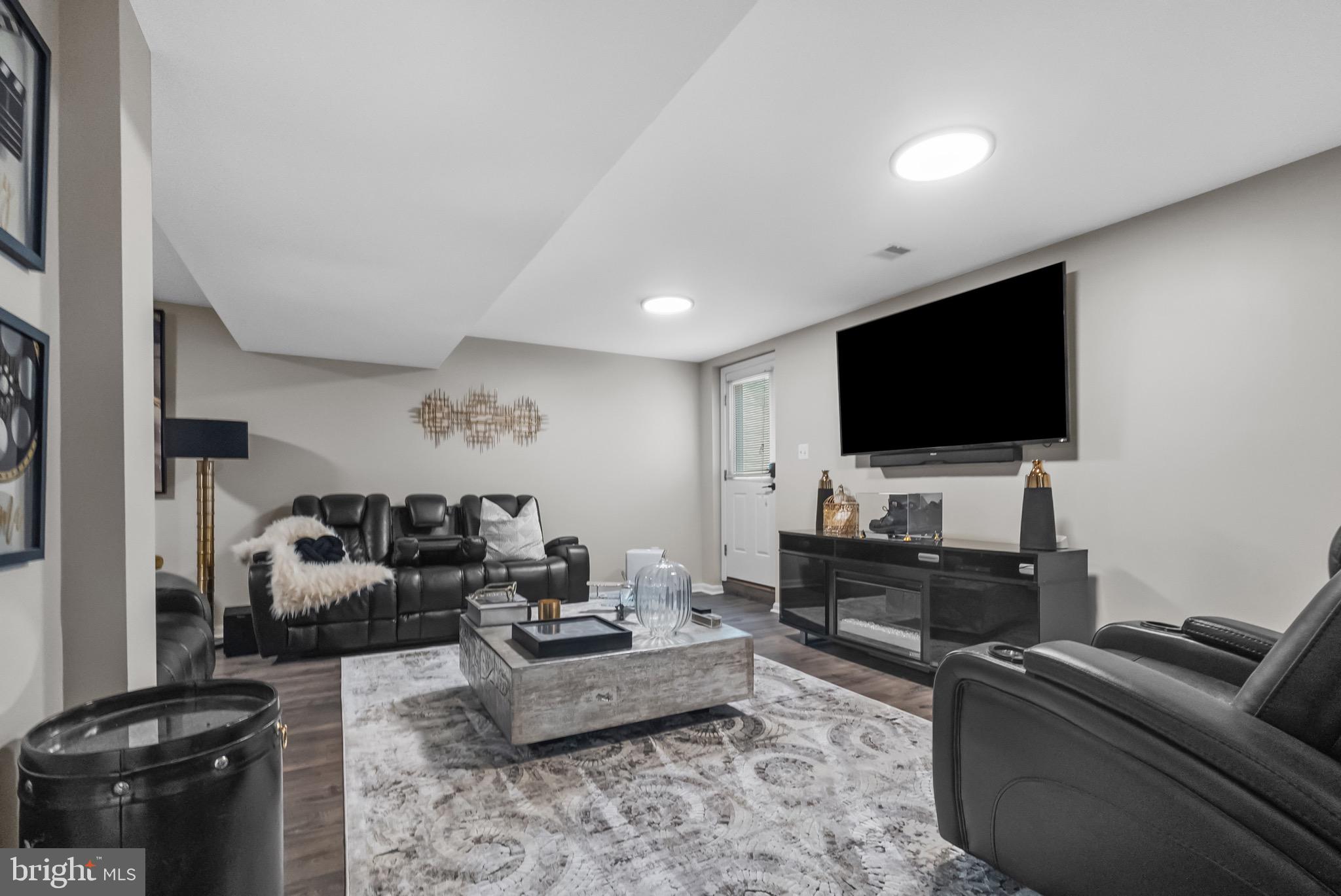 HUNTER CREEK - Residential