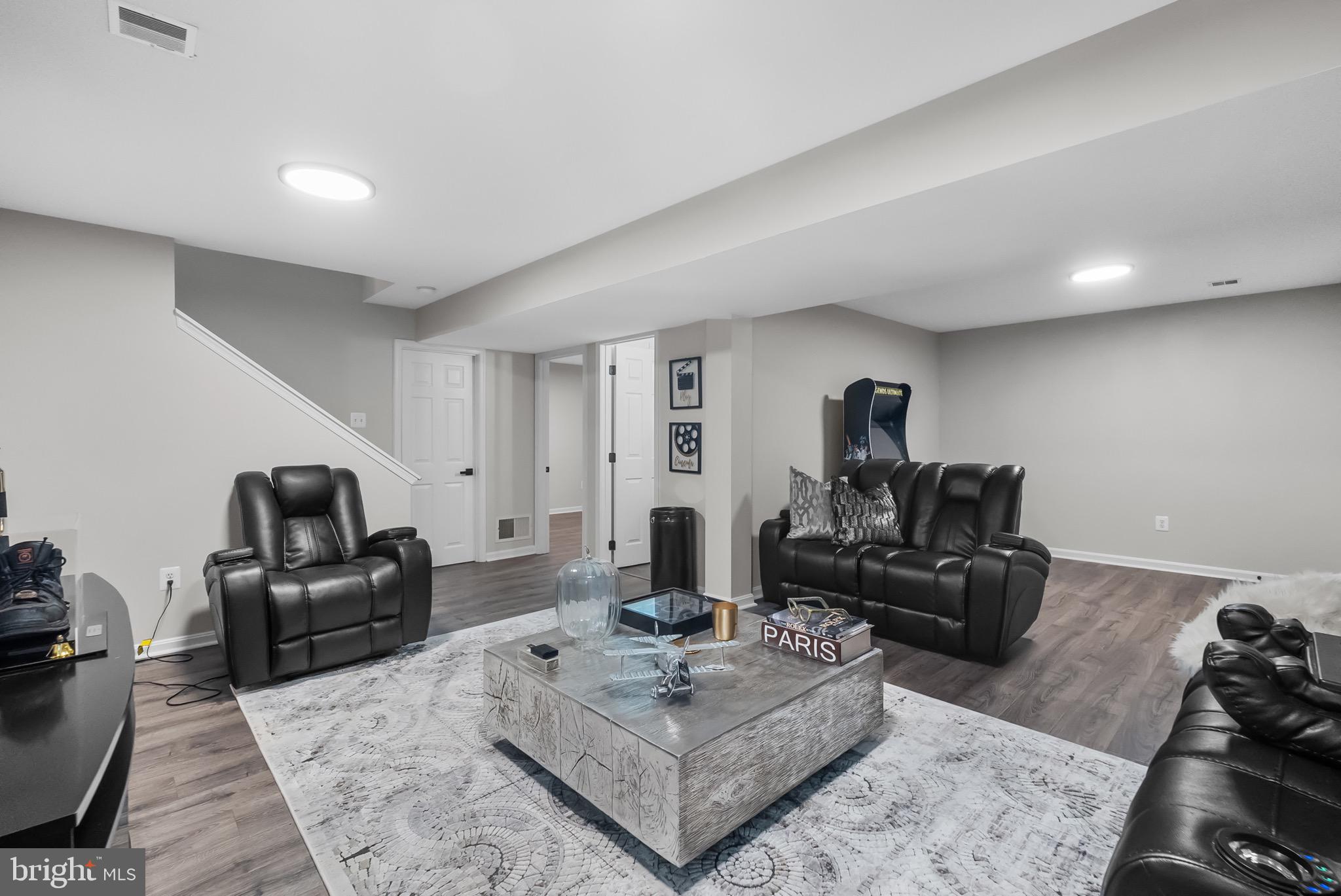 HUNTER CREEK - Residential