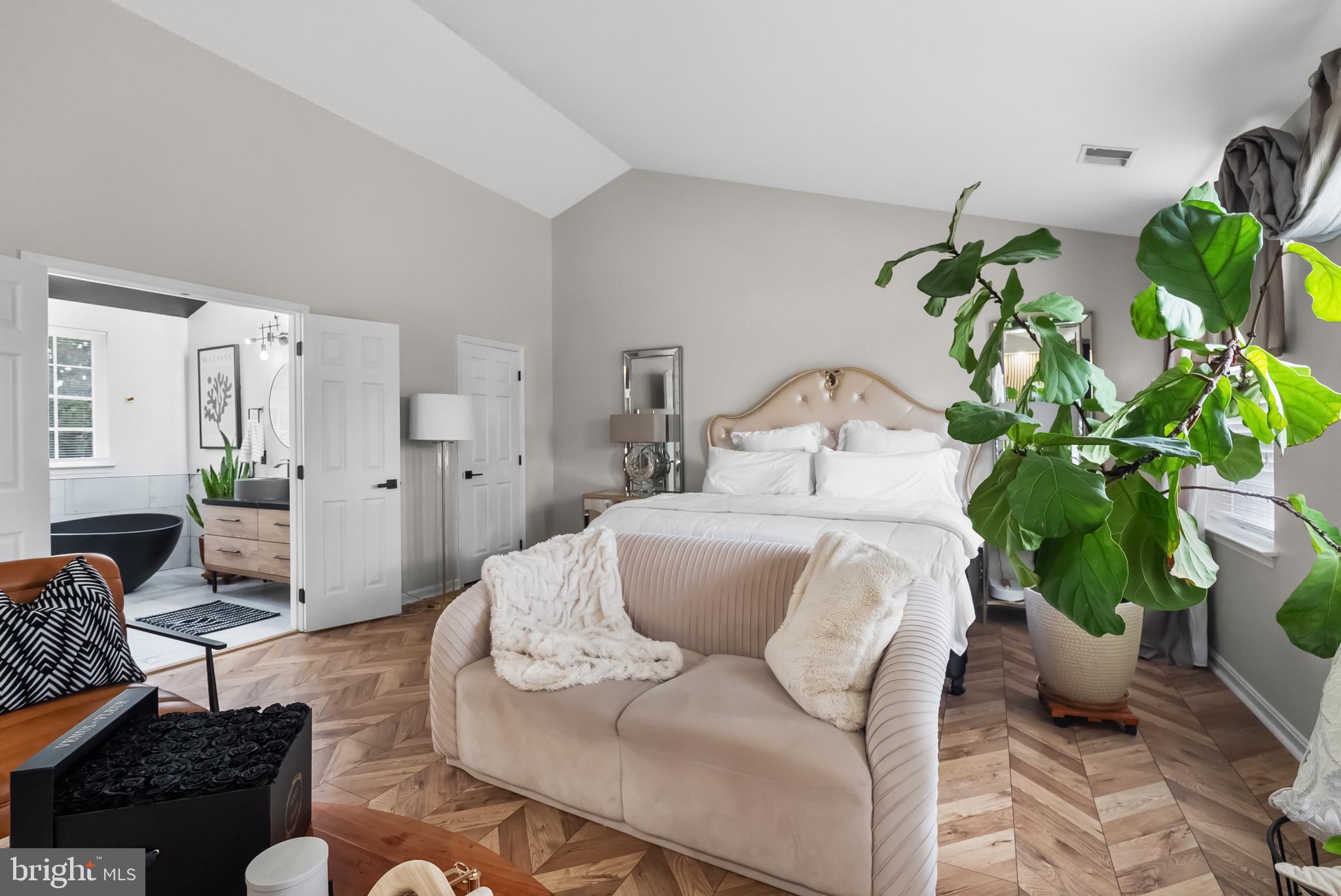 HUNTER CREEK - Residential