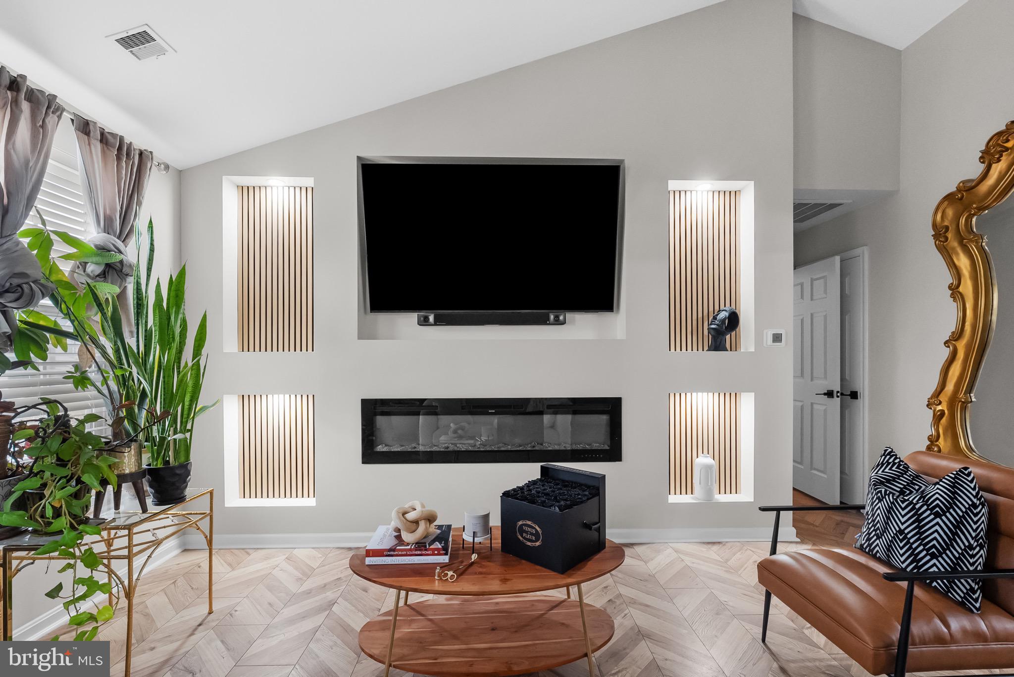 HUNTER CREEK - Residential