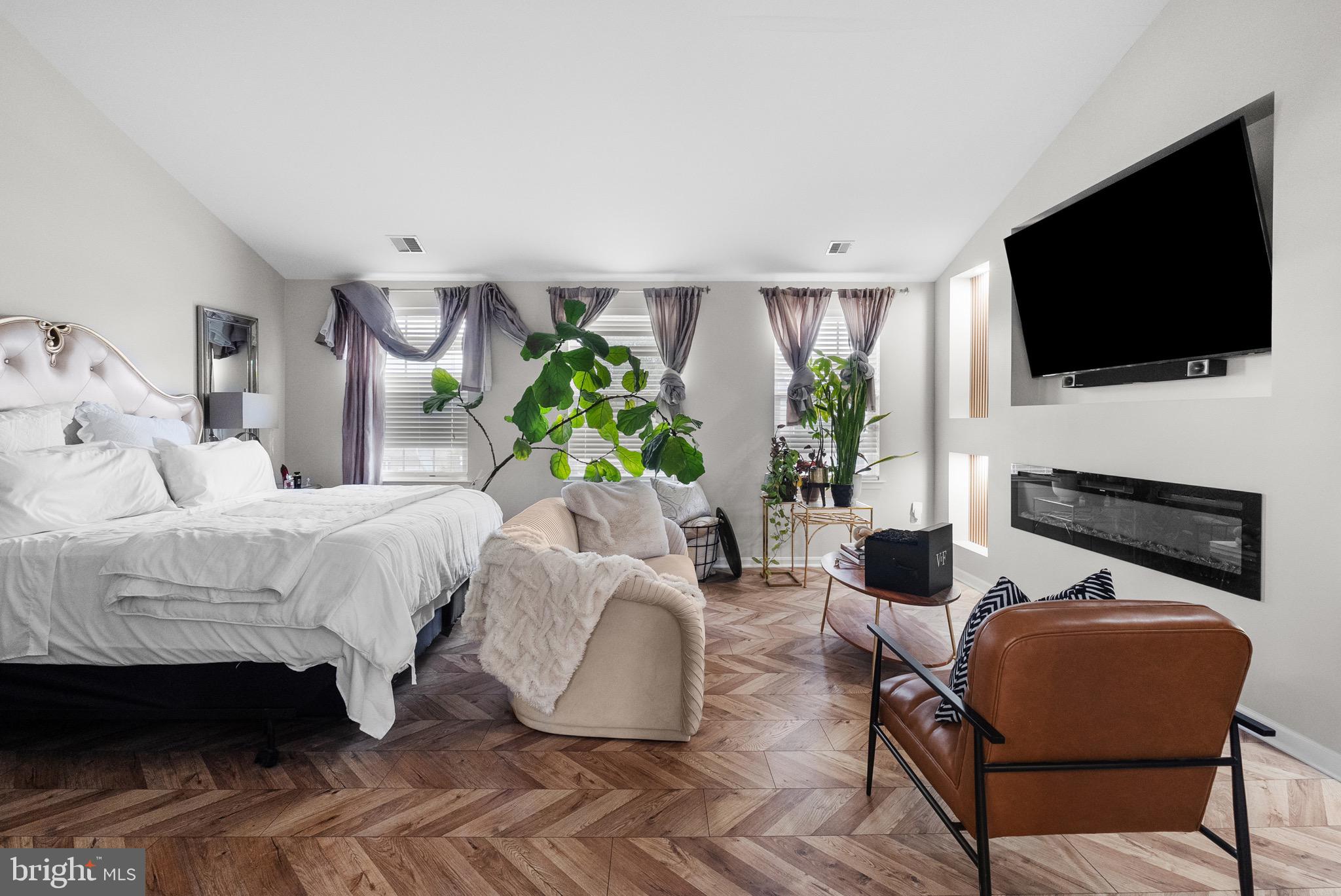 HUNTER CREEK - Residential