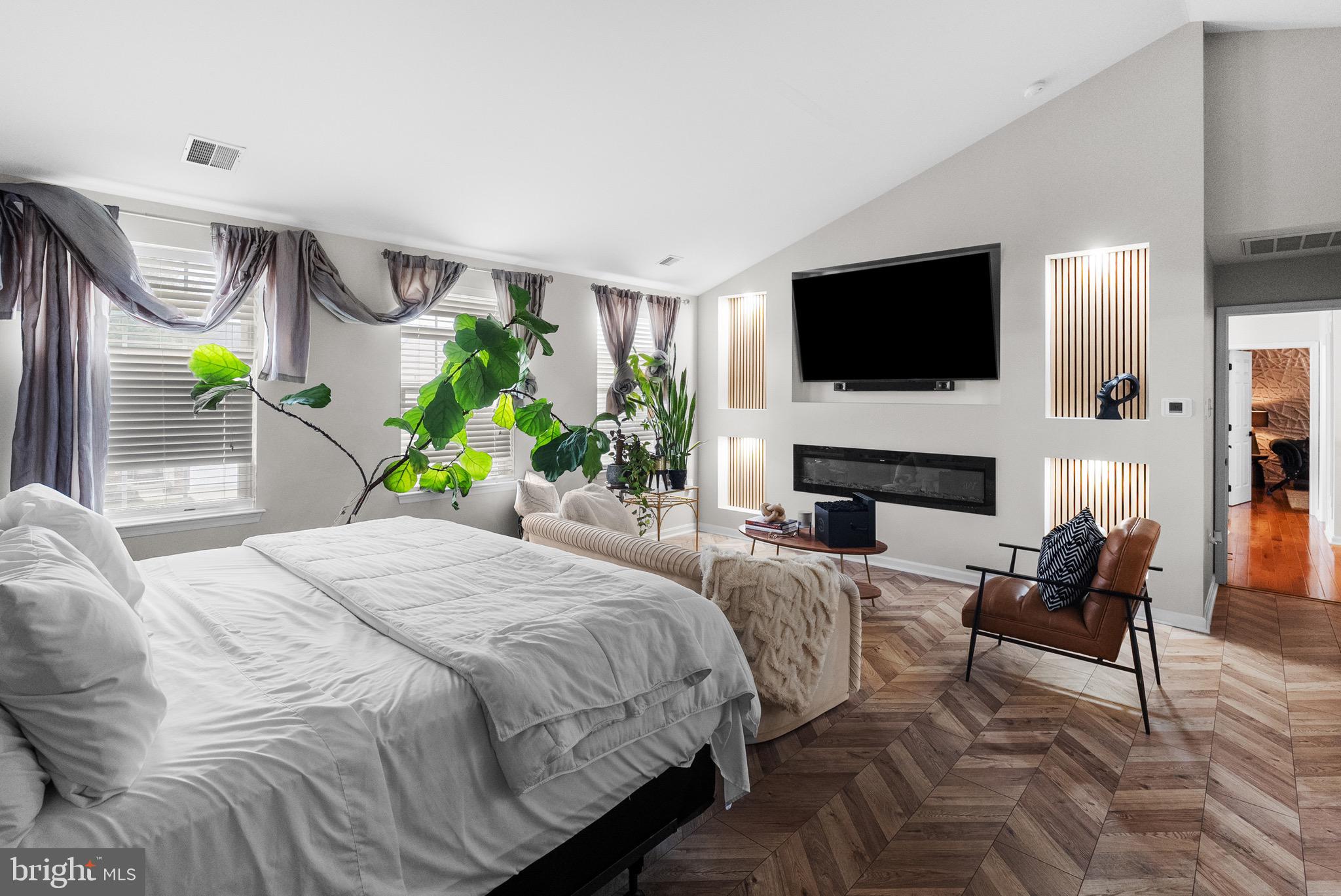 HUNTER CREEK - Residential