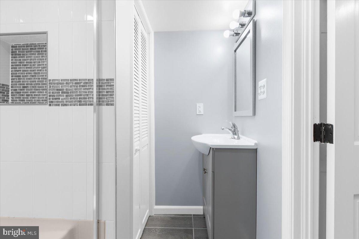 BROADWAY EAST - Residential