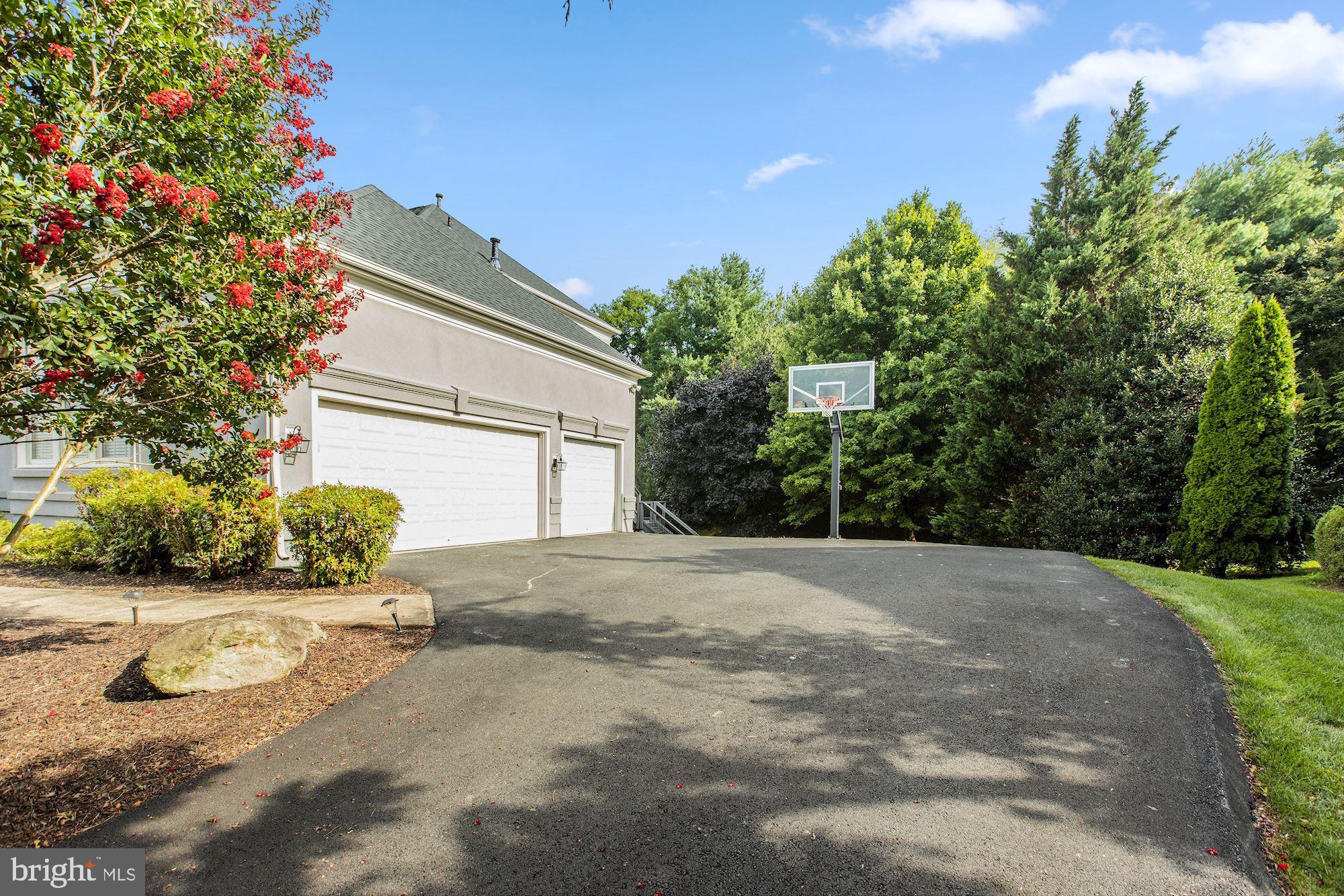 MCLEAN HUNDRED - Residential