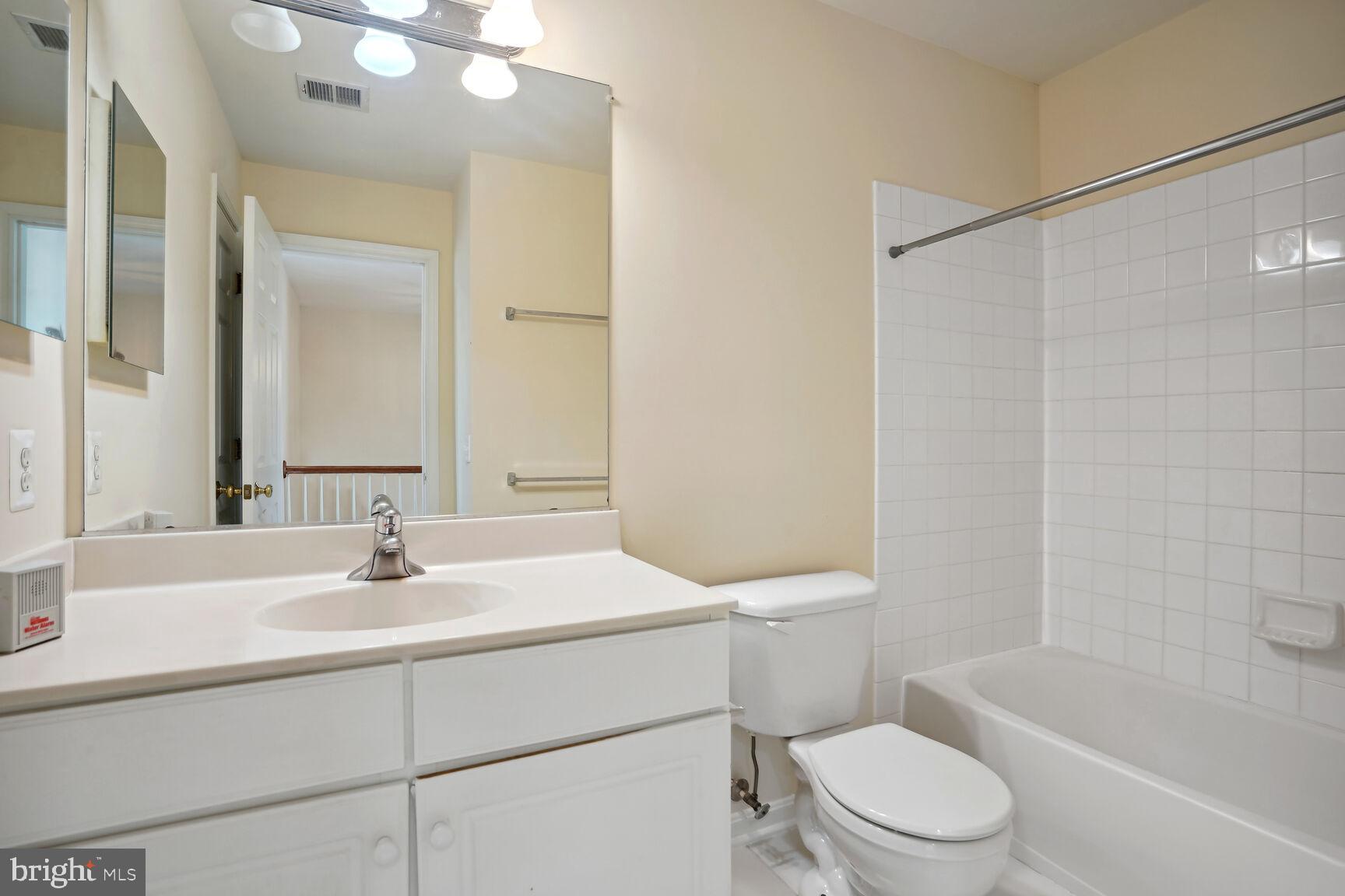 JAPONICA - Residential Lease