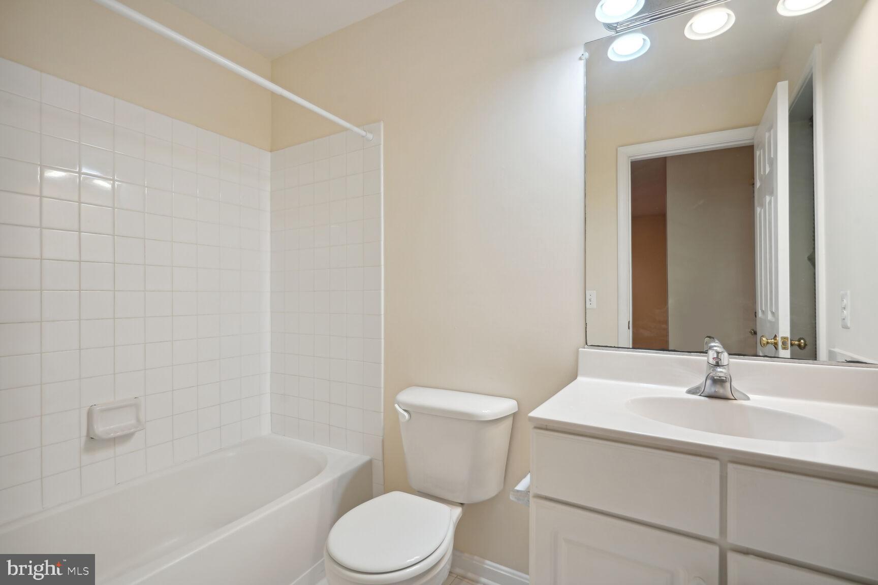 JAPONICA - Residential Lease