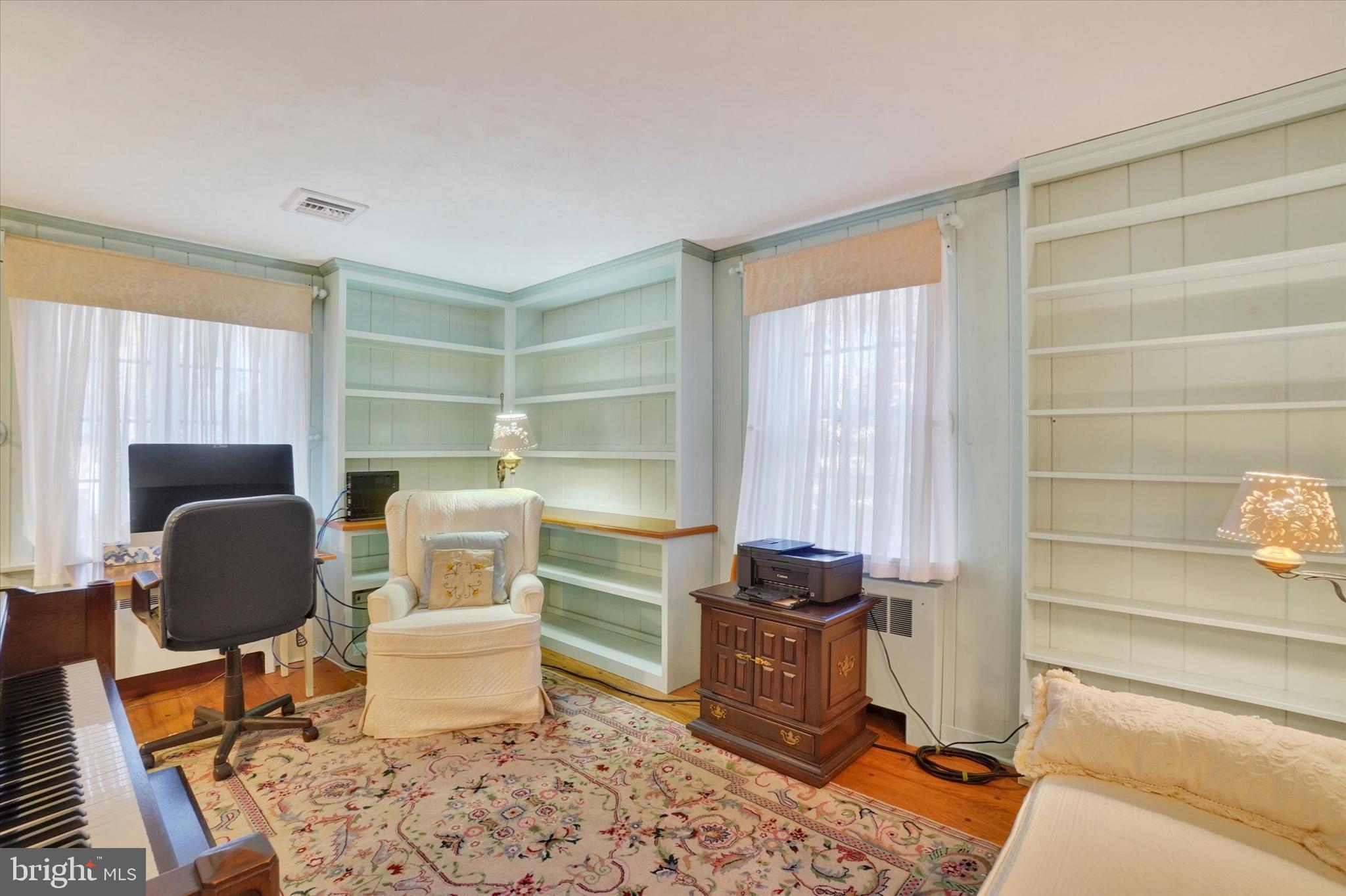 LEADER HEIGHTS - Residential