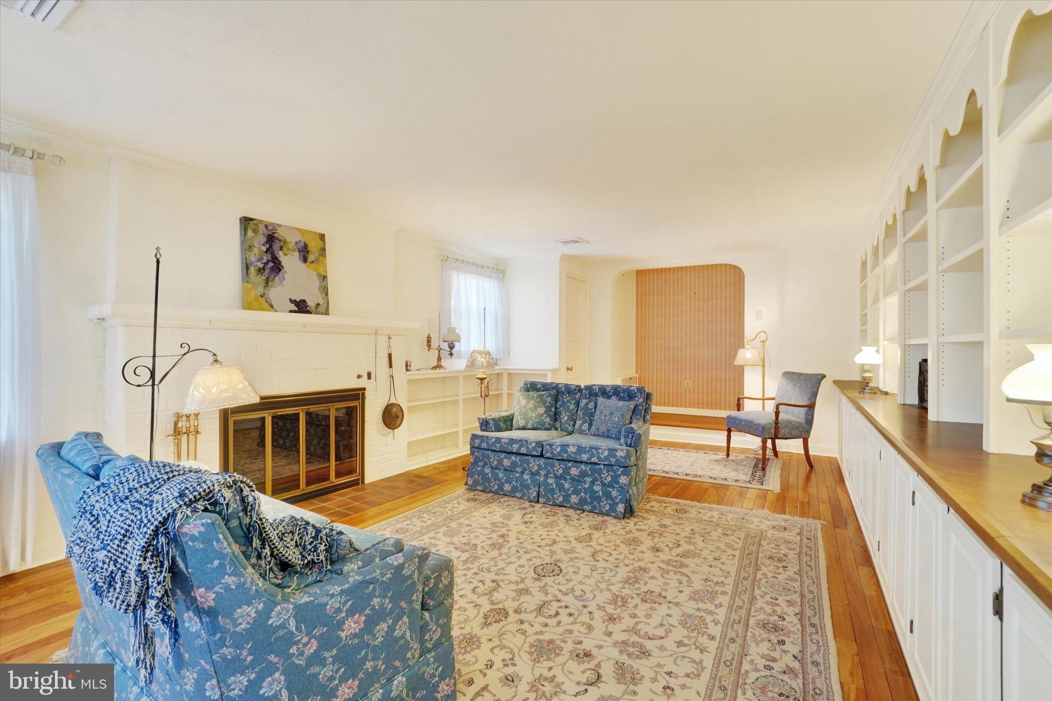 LEADER HEIGHTS - Residential