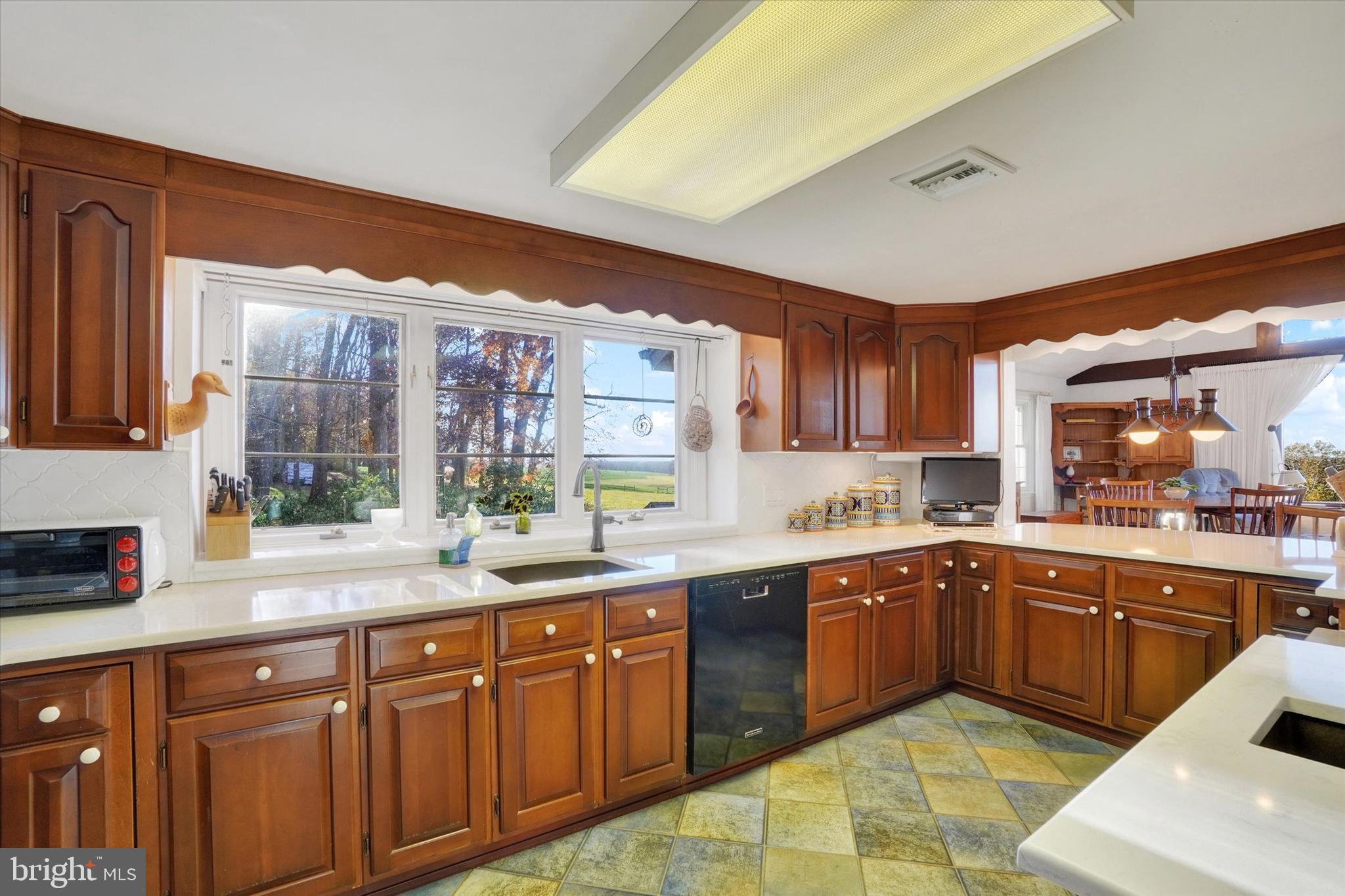 LEADER HEIGHTS - Residential