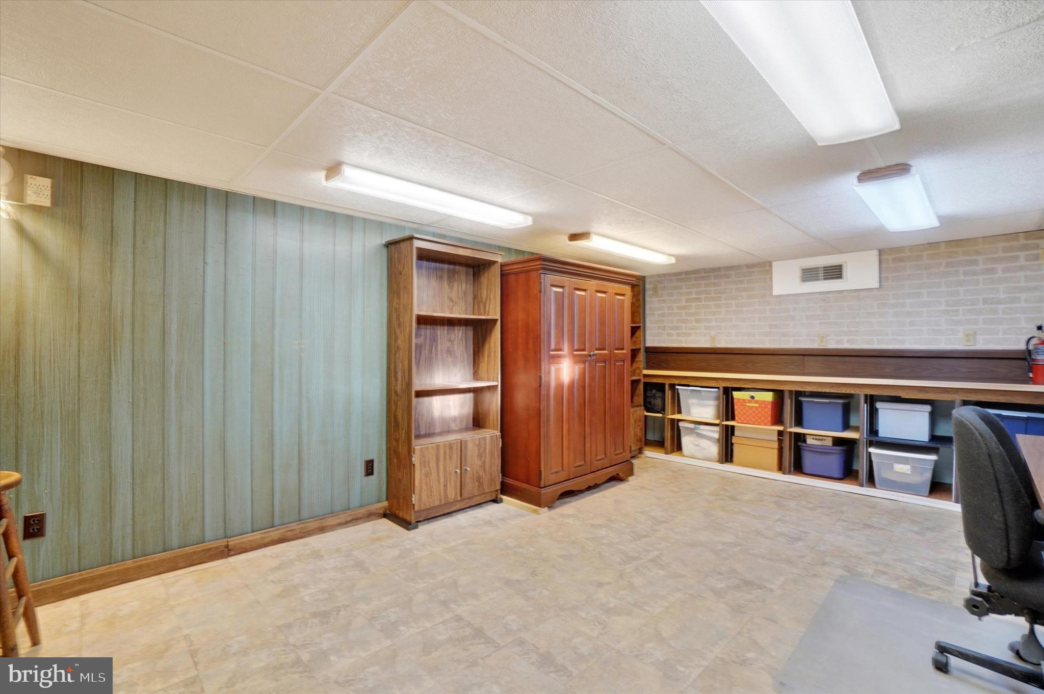 LEADER HEIGHTS - Residential