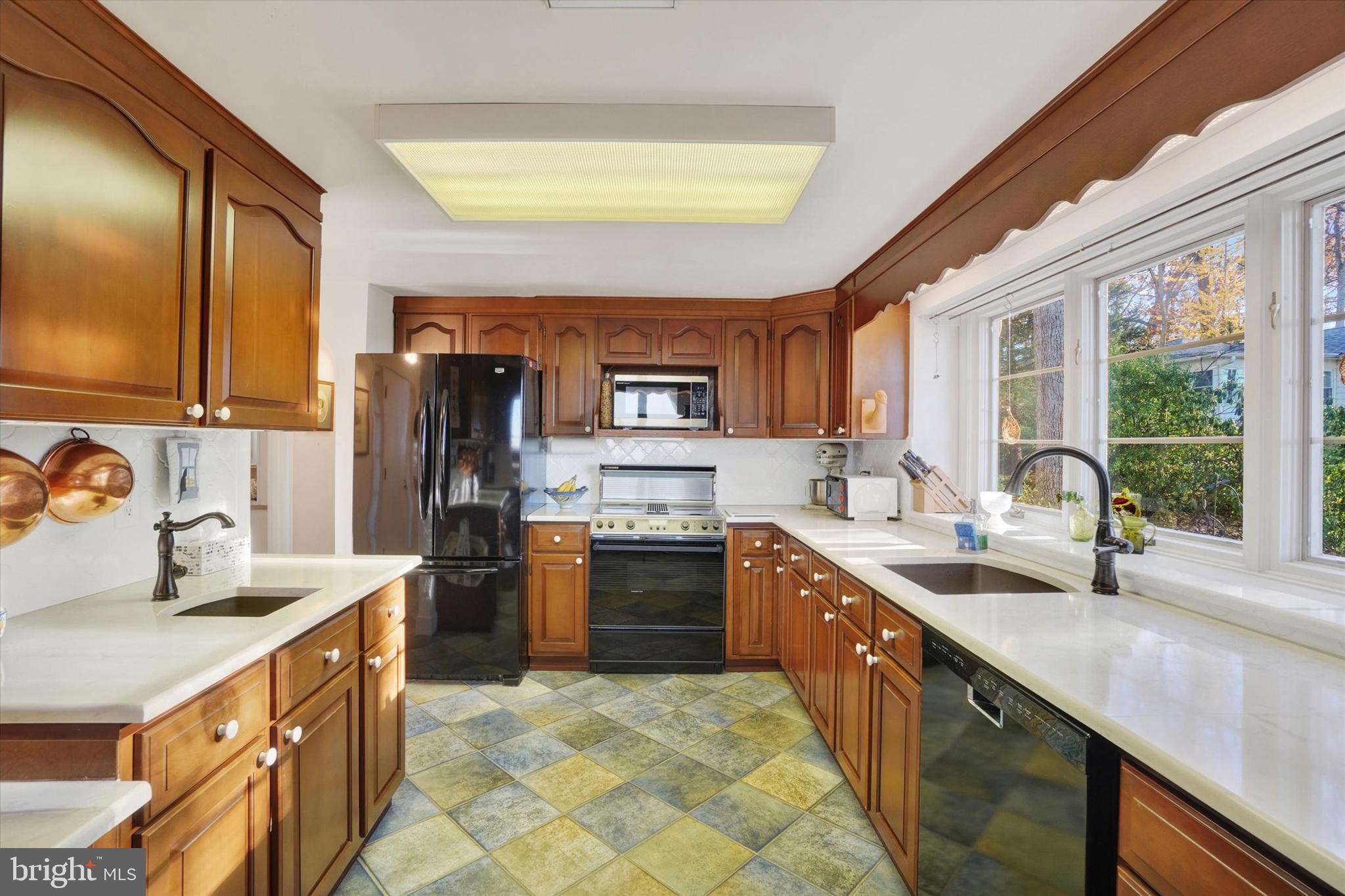 LEADER HEIGHTS - Residential