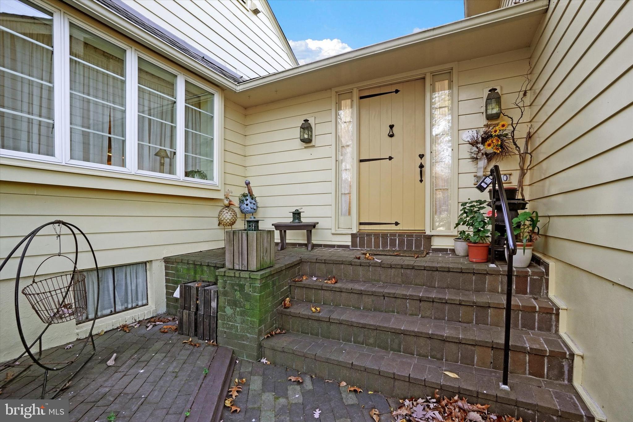 LEADER HEIGHTS - Residential