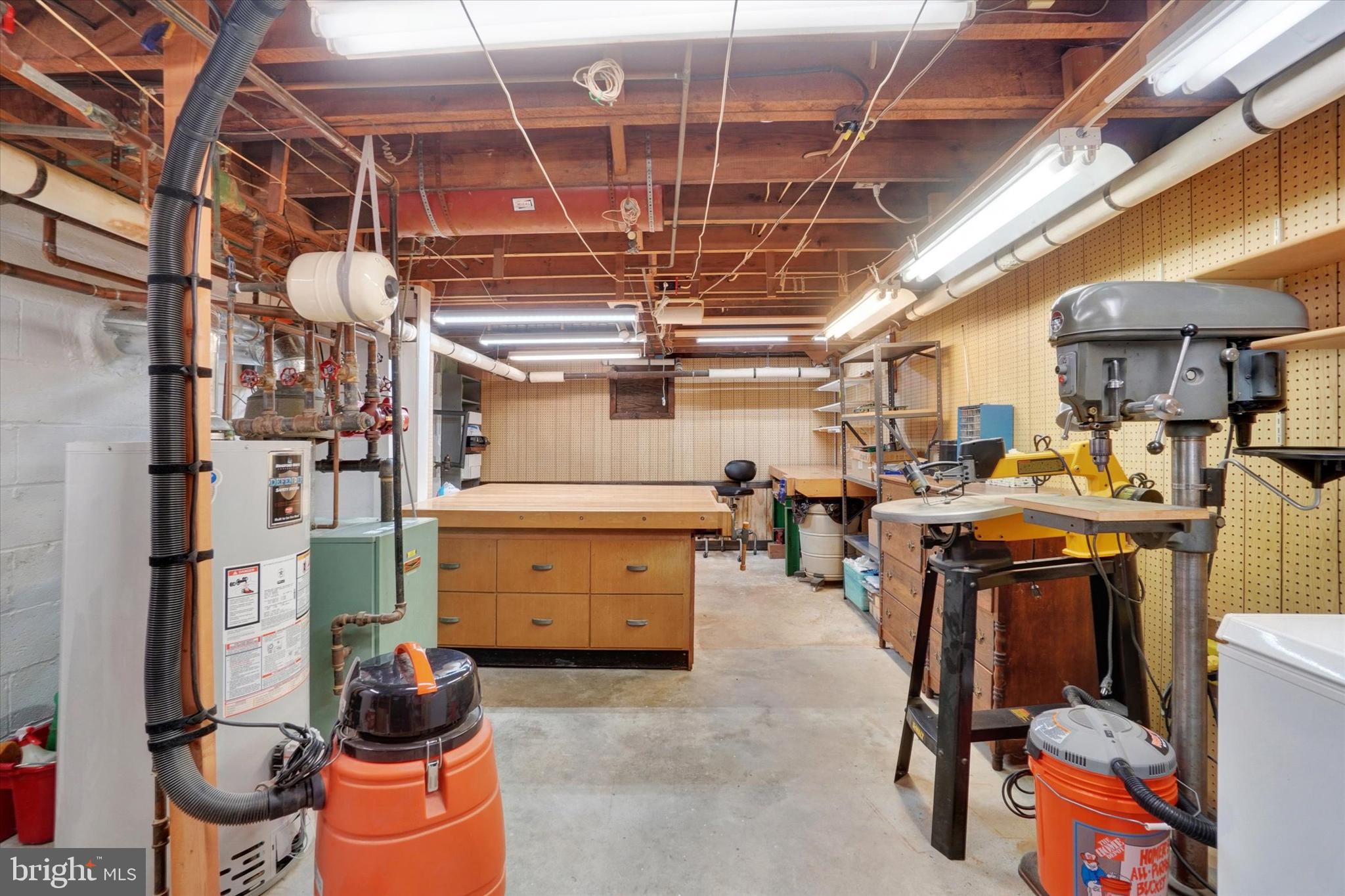 LEADER HEIGHTS - Residential