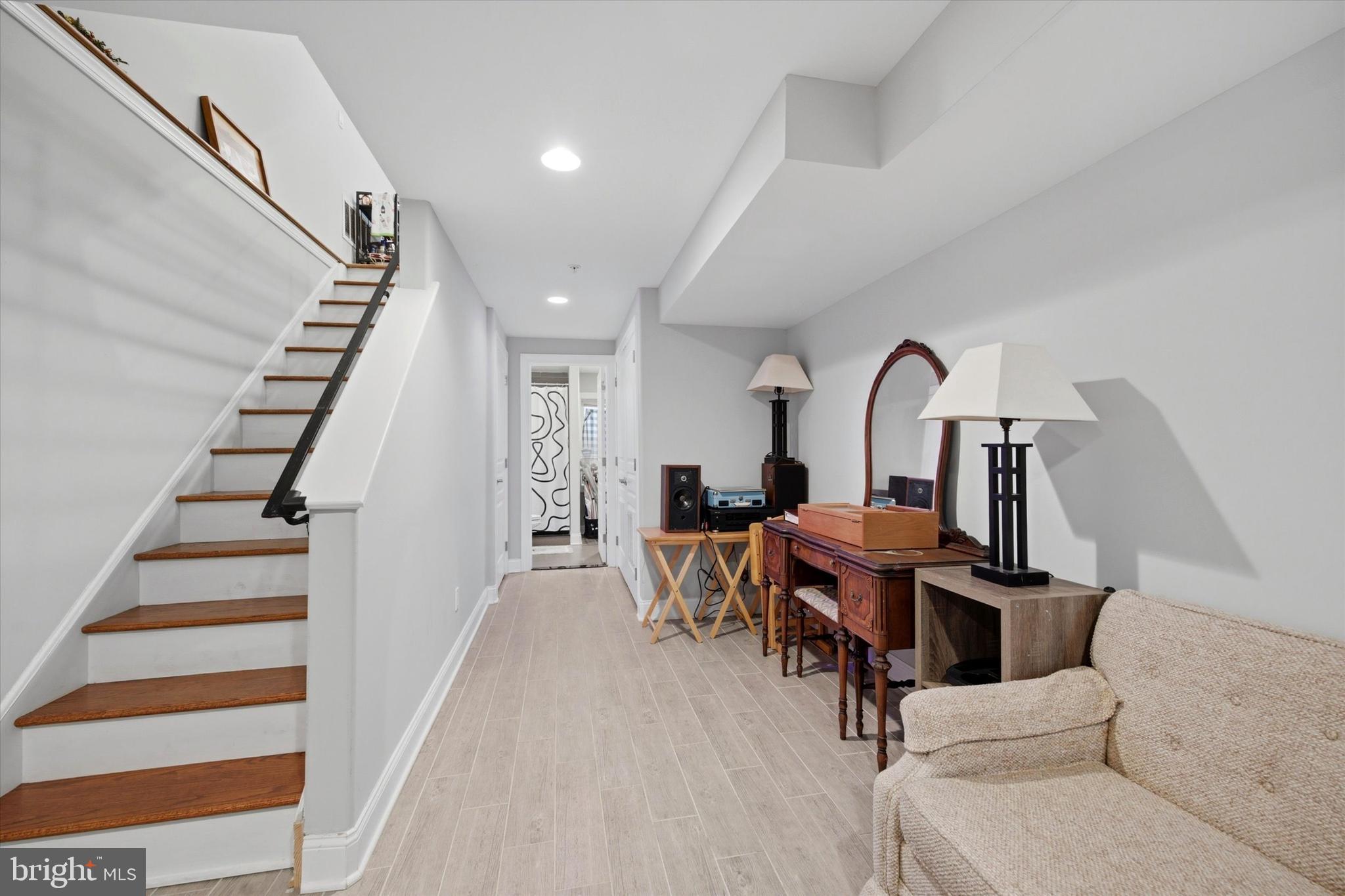 POINT BREEZE - Residential