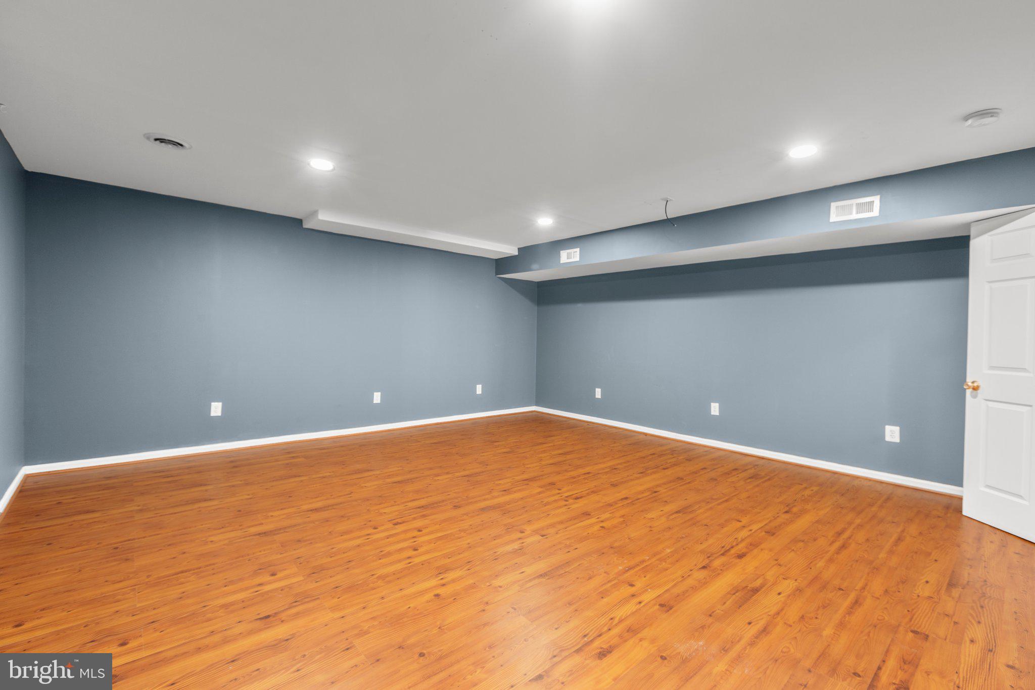 HAMPTON OAKS - Residential