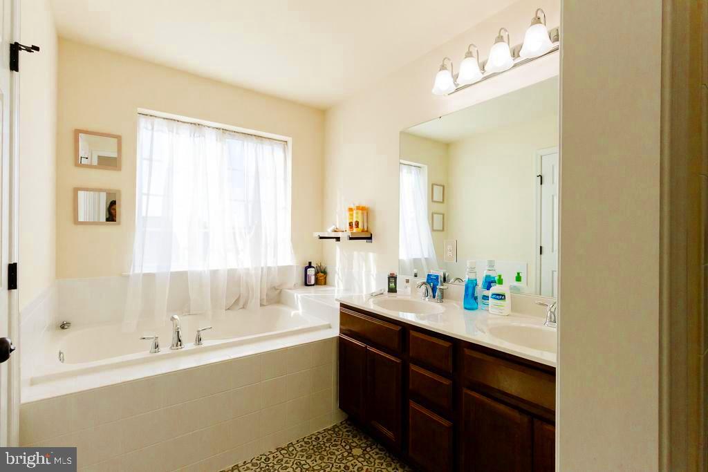 ELIZABETH HILLS - Residential