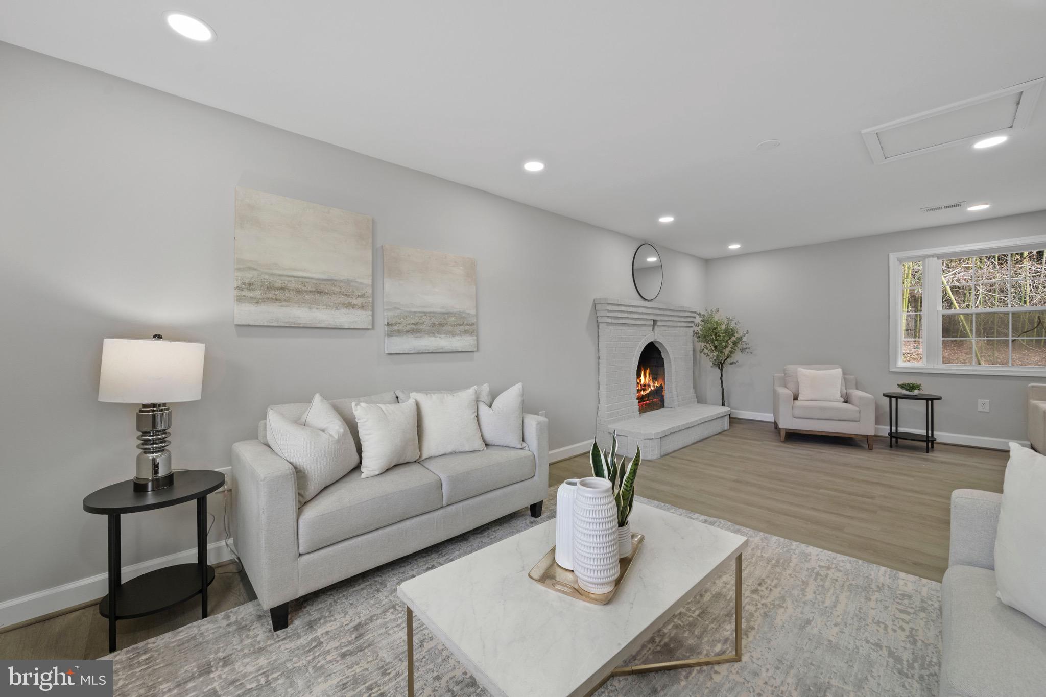 GOLDEN BEACH - Residential