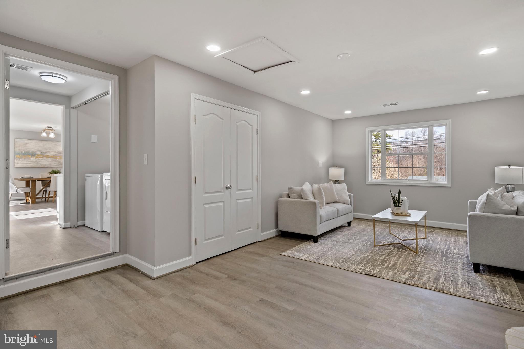 GOLDEN BEACH - Residential