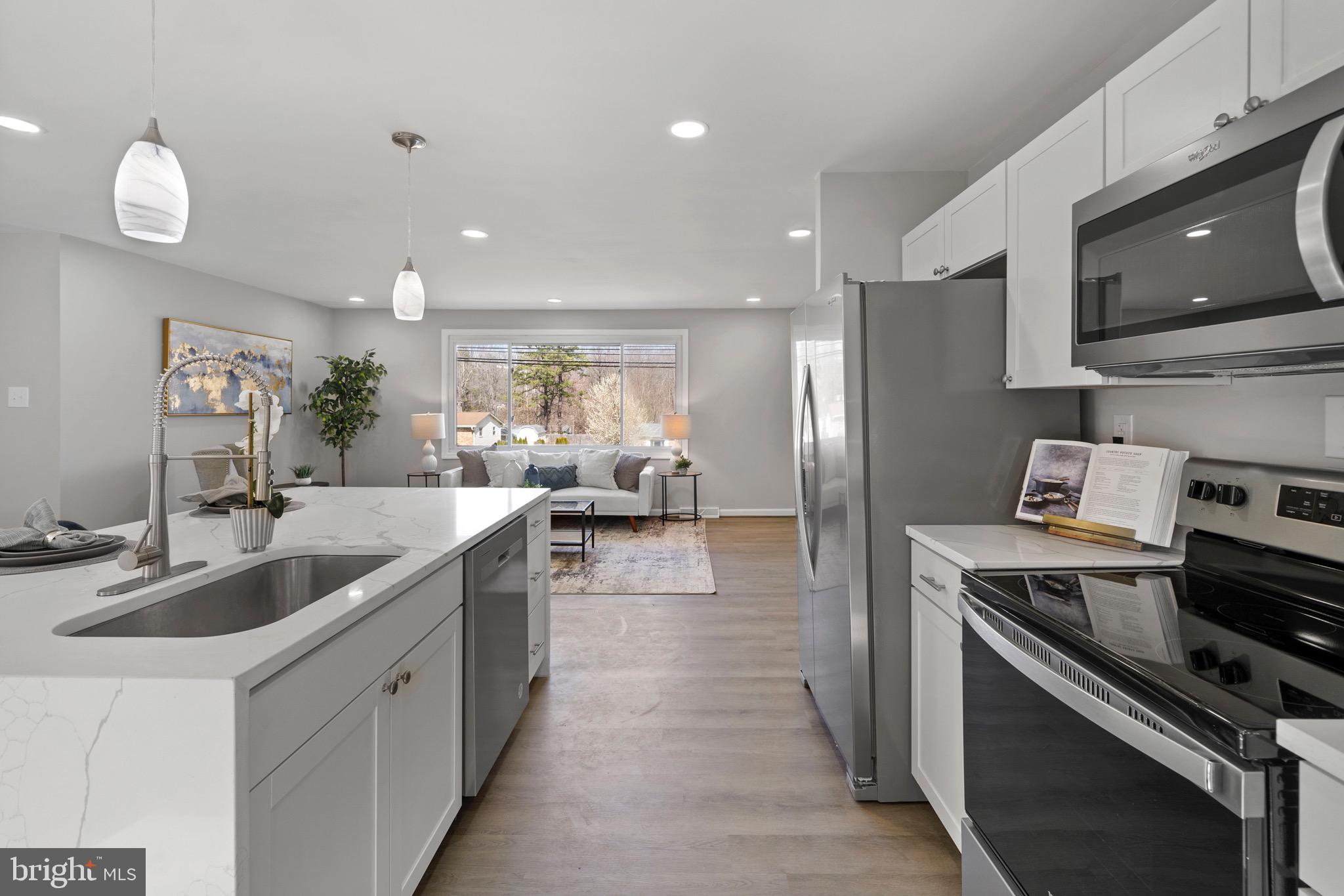 GOLDEN BEACH - Residential