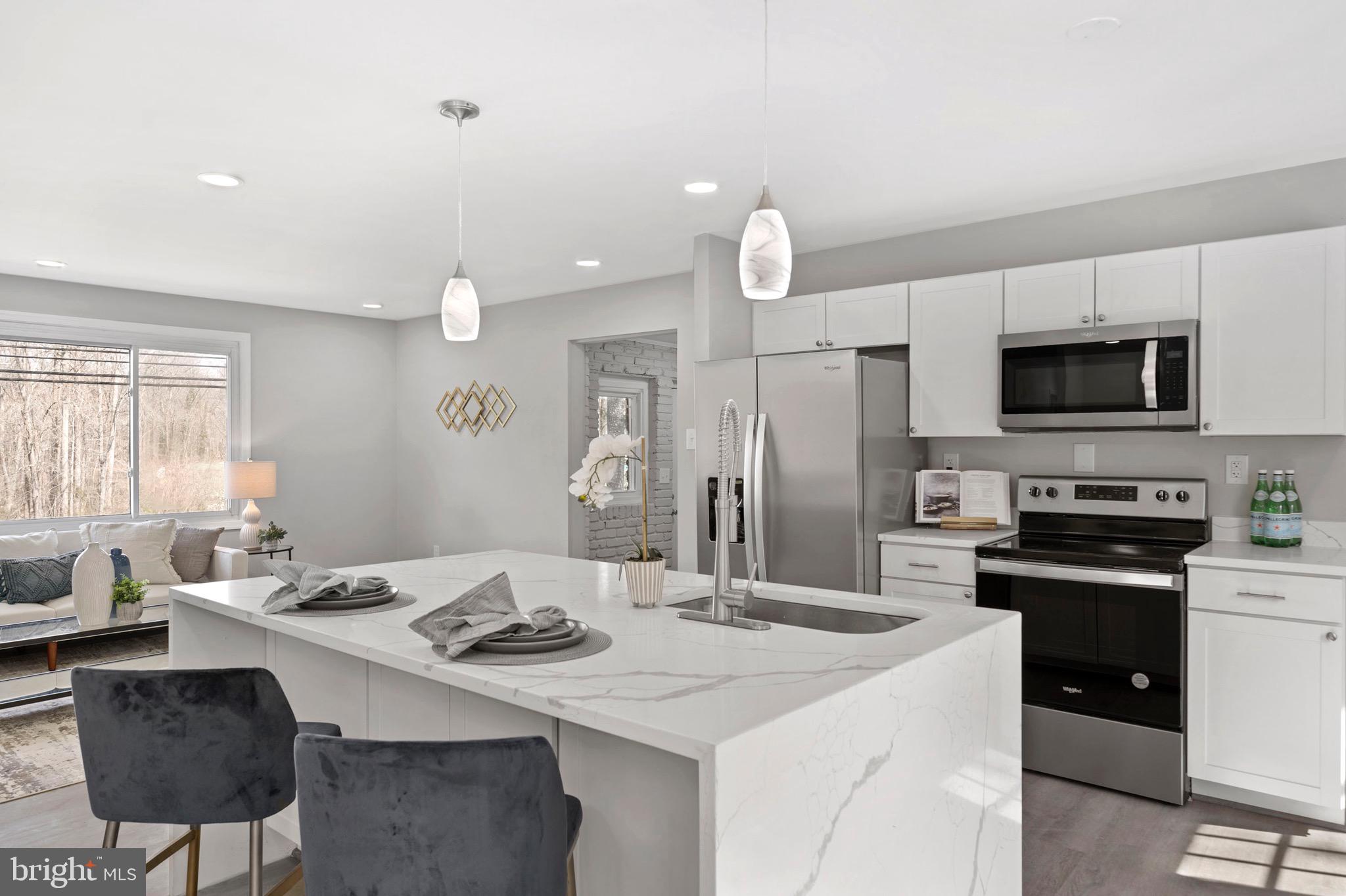 GOLDEN BEACH - Residential