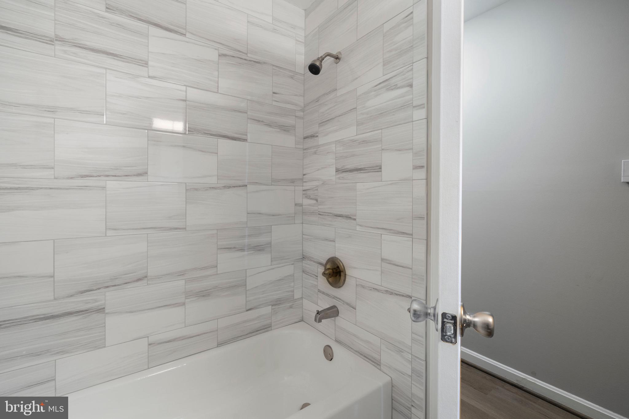 GOLDEN BEACH - Residential