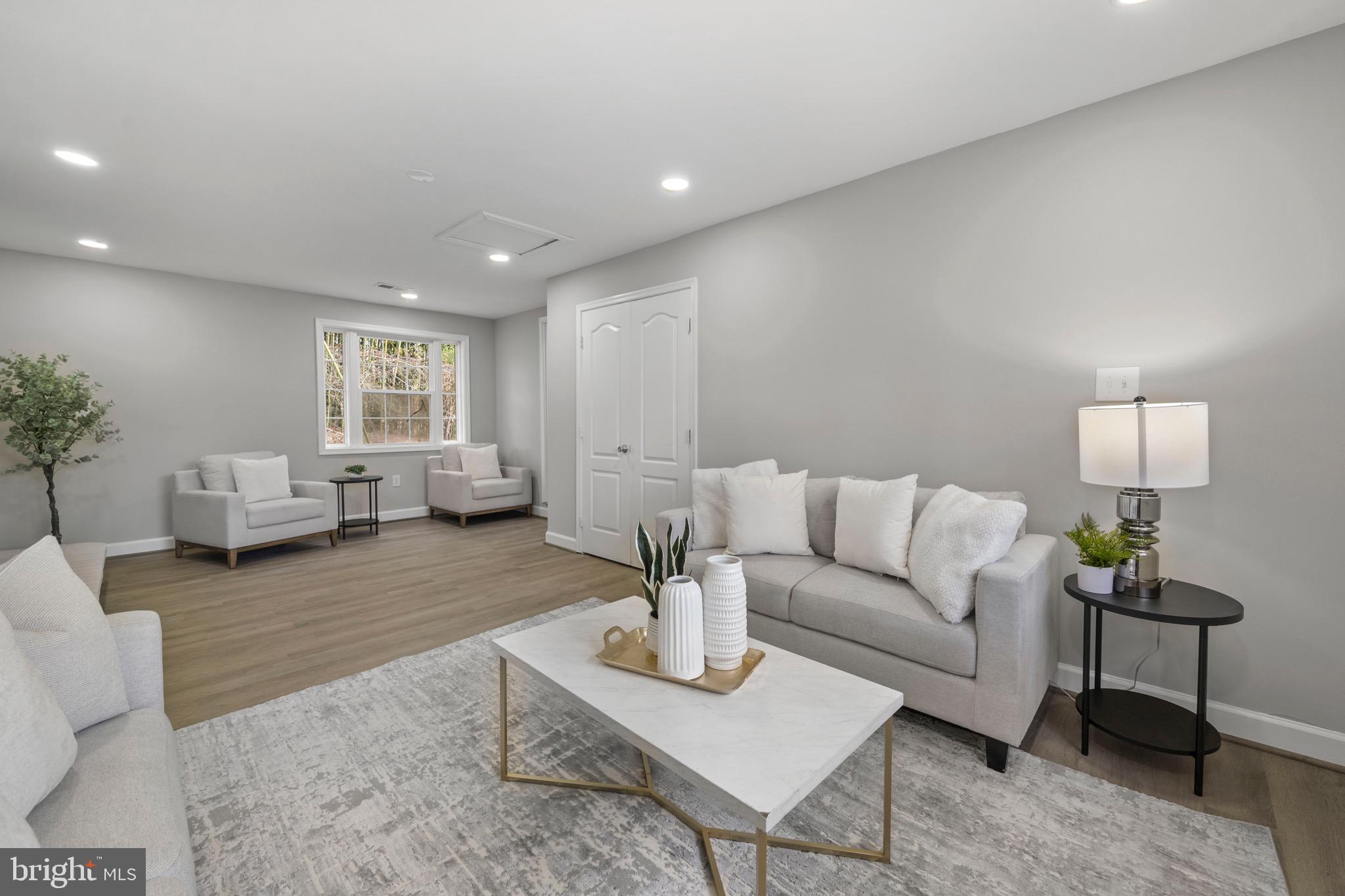 GOLDEN BEACH - Residential