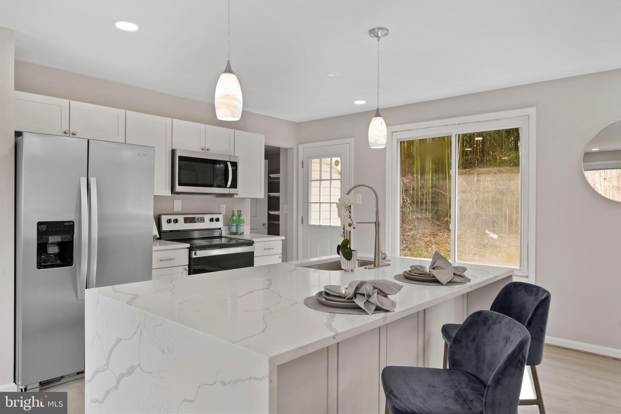 GOLDEN BEACH - Residential