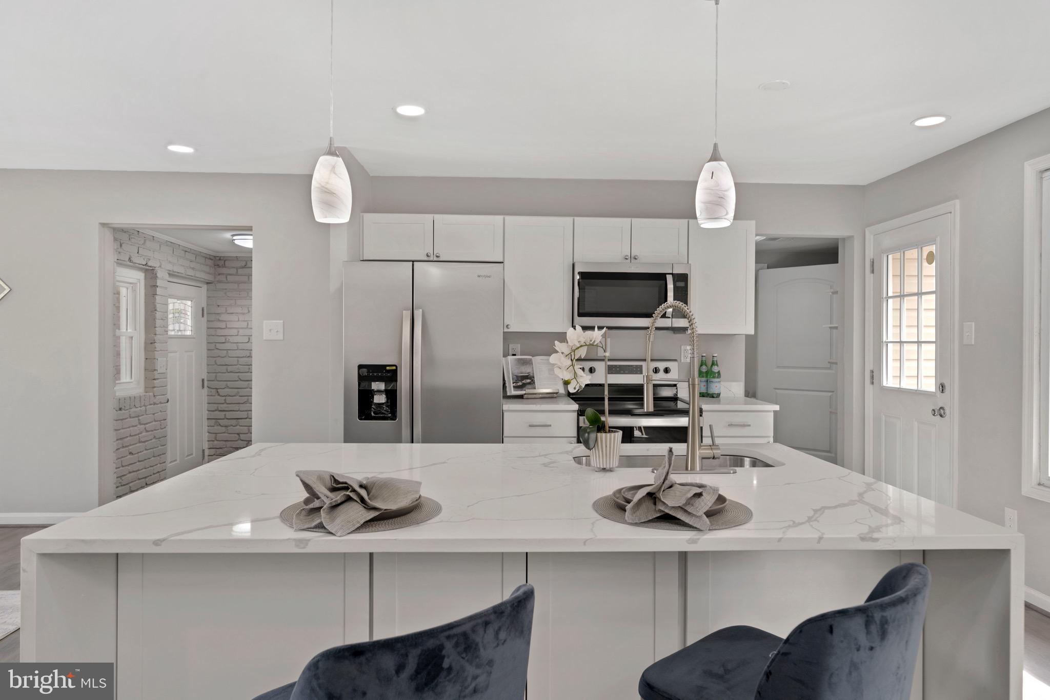 GOLDEN BEACH - Residential