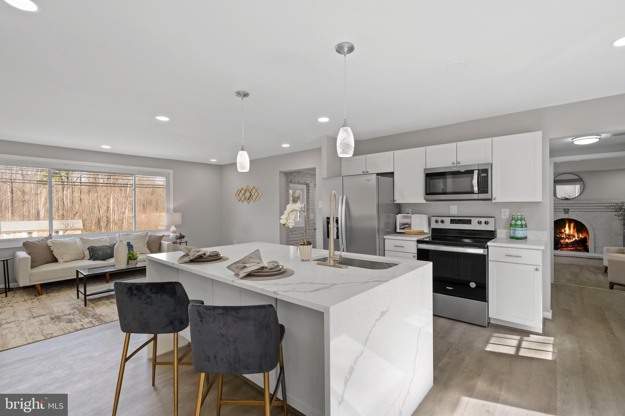 GOLDEN BEACH - Residential