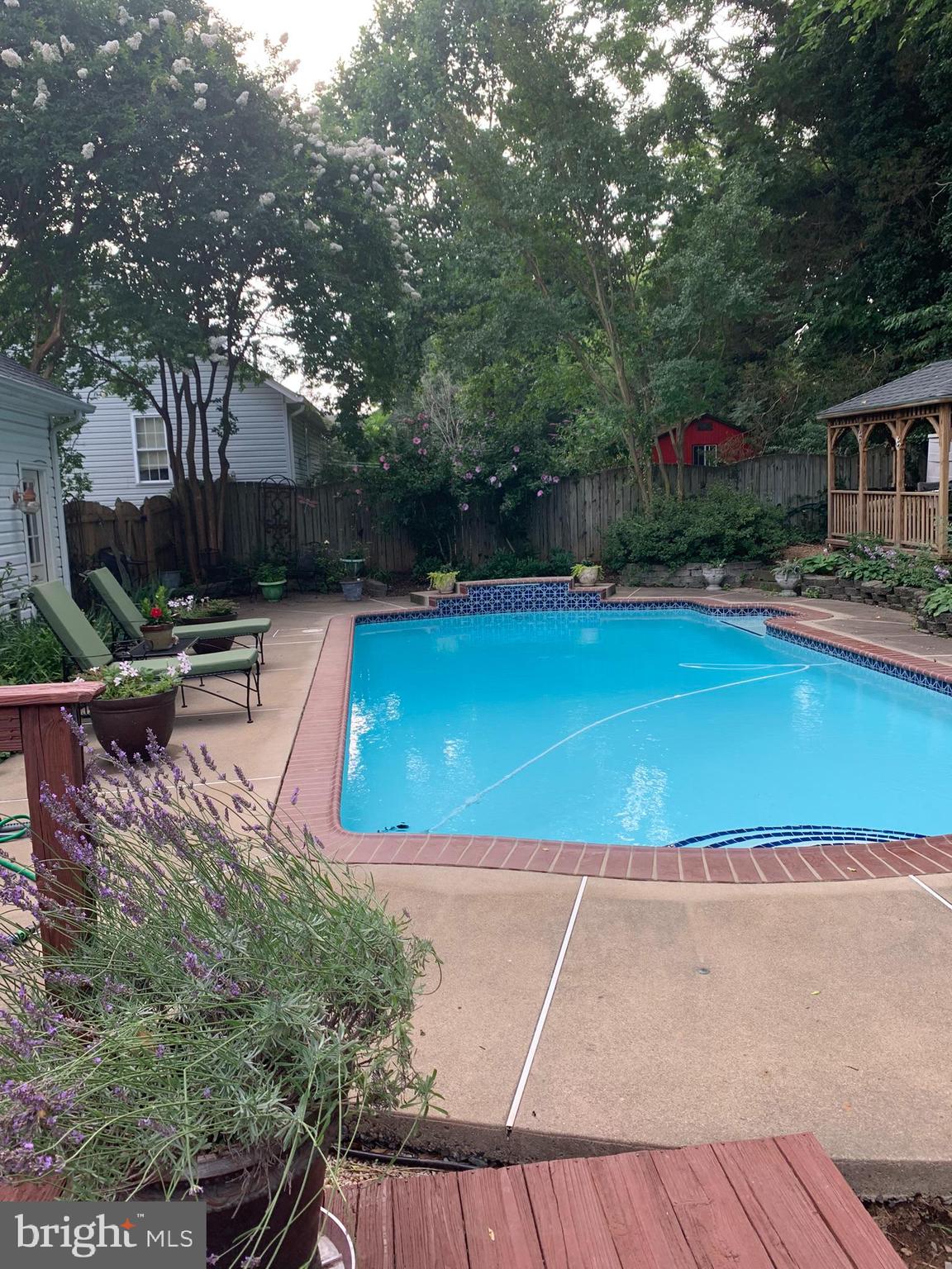 RIDGE POINTE - Residential