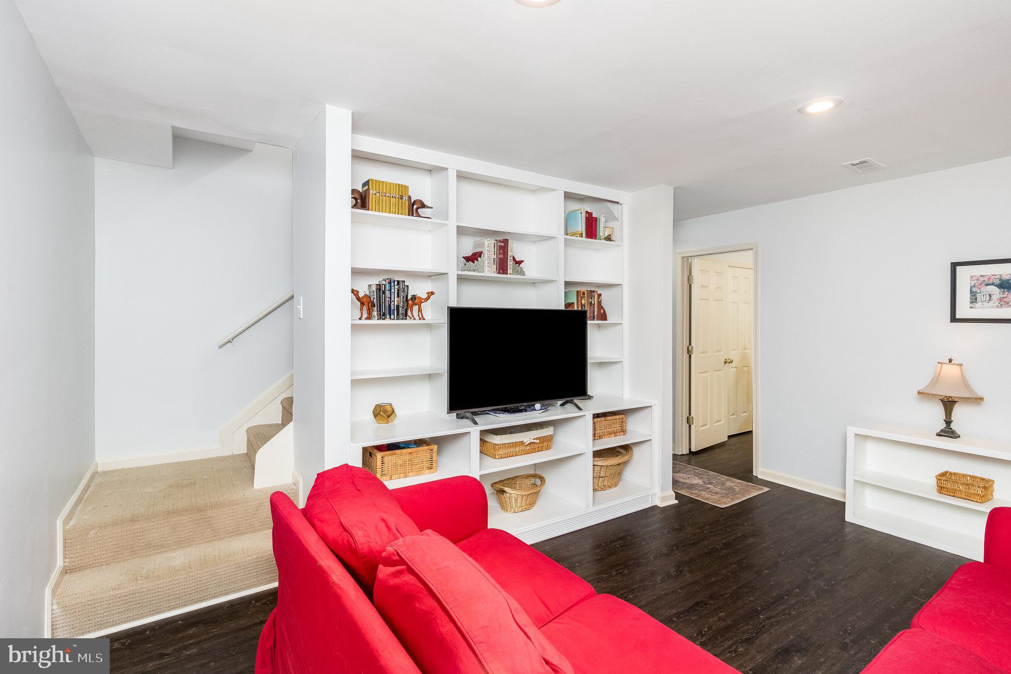 RIDGE POINTE - Residential