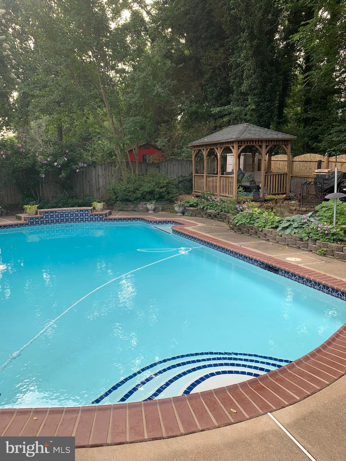 RIDGE POINTE - Residential