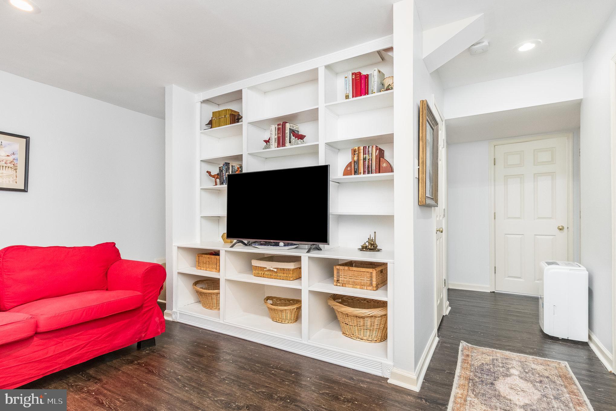 RIDGE POINTE - Residential