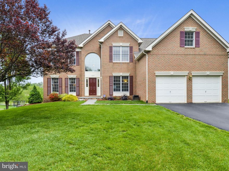 BEAUTIFUL UPDATES!  BEAUTIFUL LOT!  PRISTINE COLONIAL W/2 STAIRCASES! NEW STAINLESS APPLIANCES, GRANITE & BACKSPLASH IN KITCHEN! HARDWOODS ON MAIN LEVEL, NEW CARPET UP! COMPLETE 50K MASTER BATH REMODEL W/DESIGNER TILE ACCENTS! KITCH & MBATH REMODEL 2015! CUSTOM DECK WITH PASTURAL VIEWS! LARGE FLAT BACKYARD! WALKOUT LOWER! CLOSE TO METRO BUS & LAKE FAIRFAX! HOA has  POOL&TENNIS! First Open 5/15