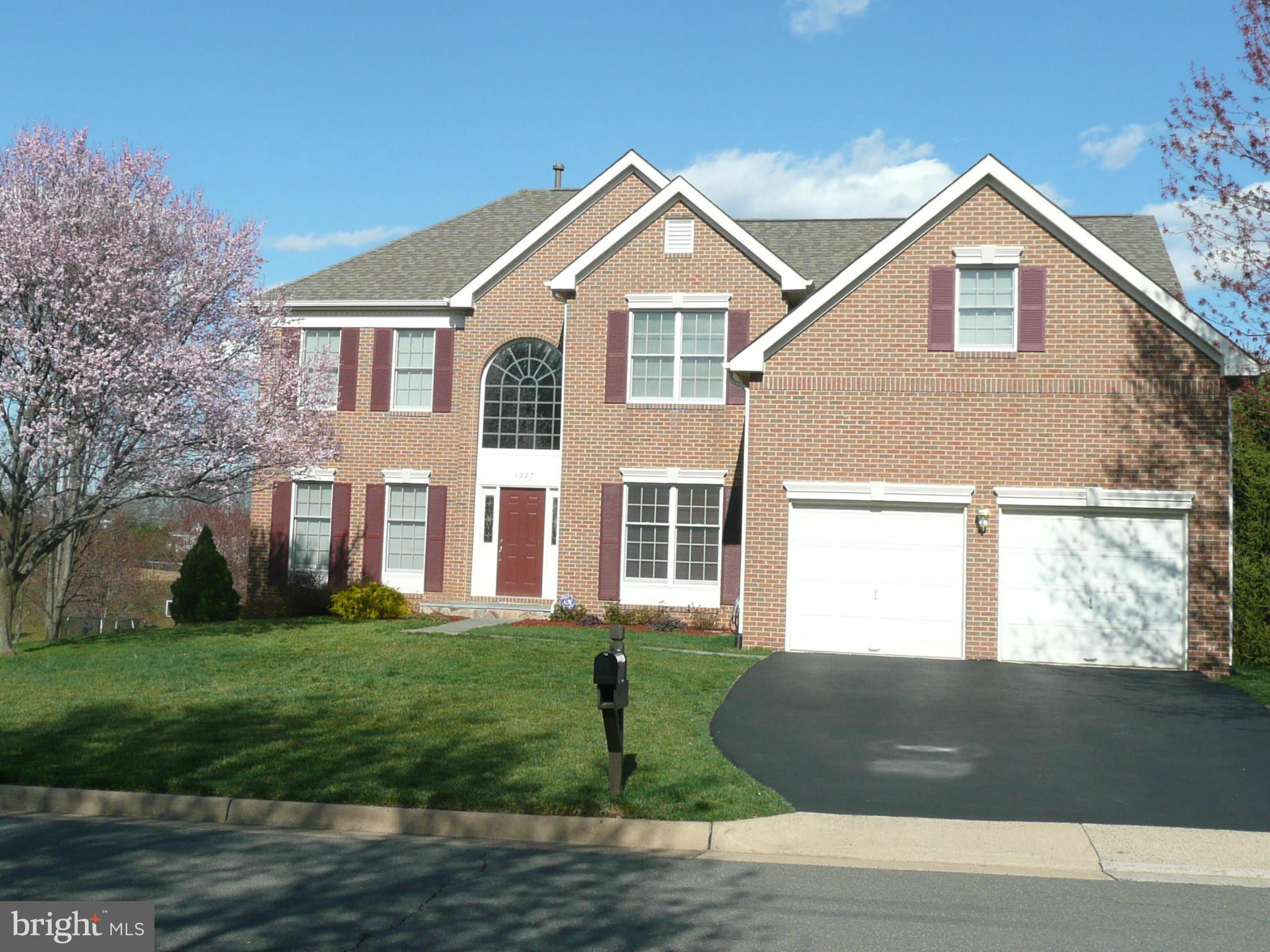 HUNT AT LAKE FAIRFAX - Residential