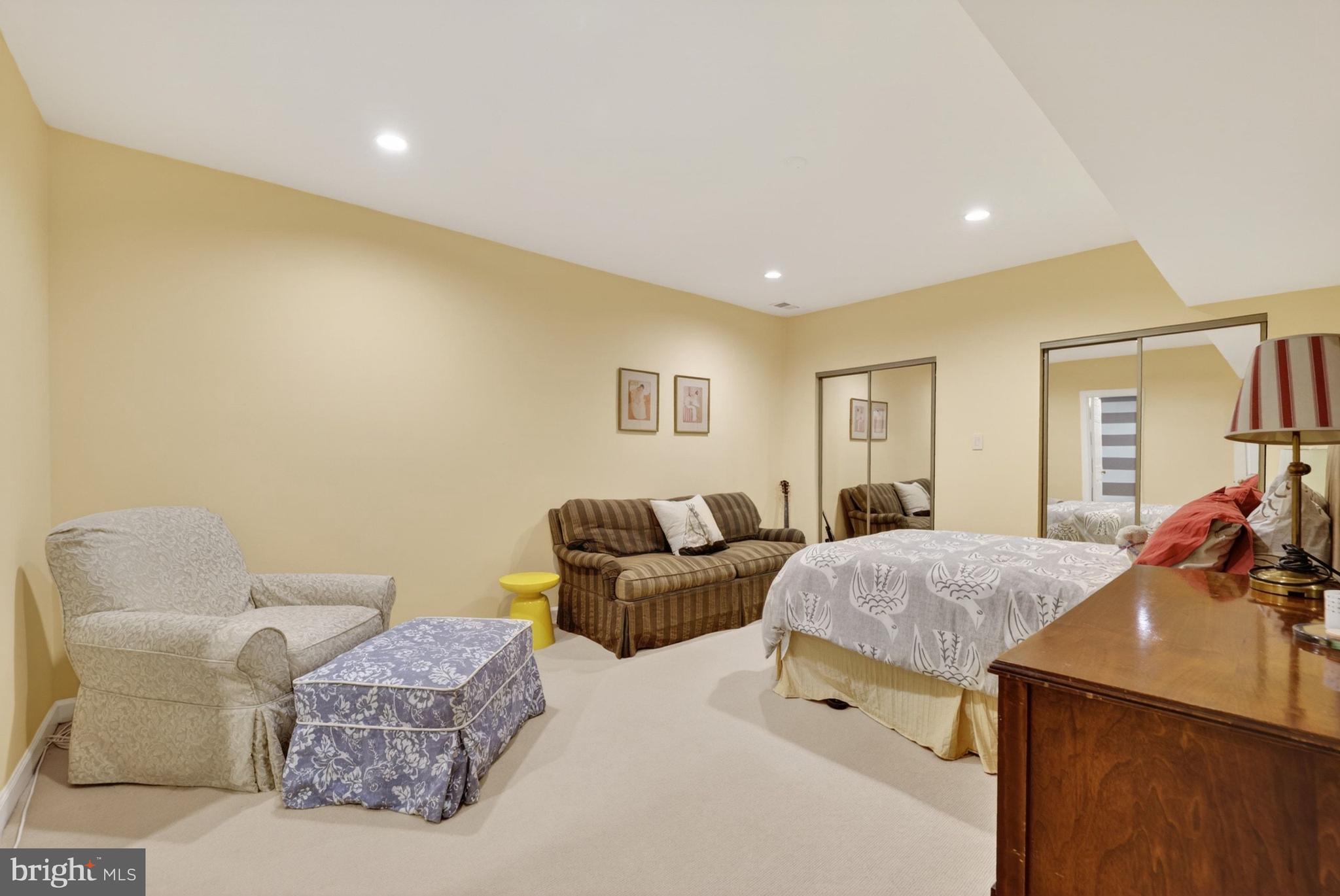 POTOMAC OUTSIDE - Residential