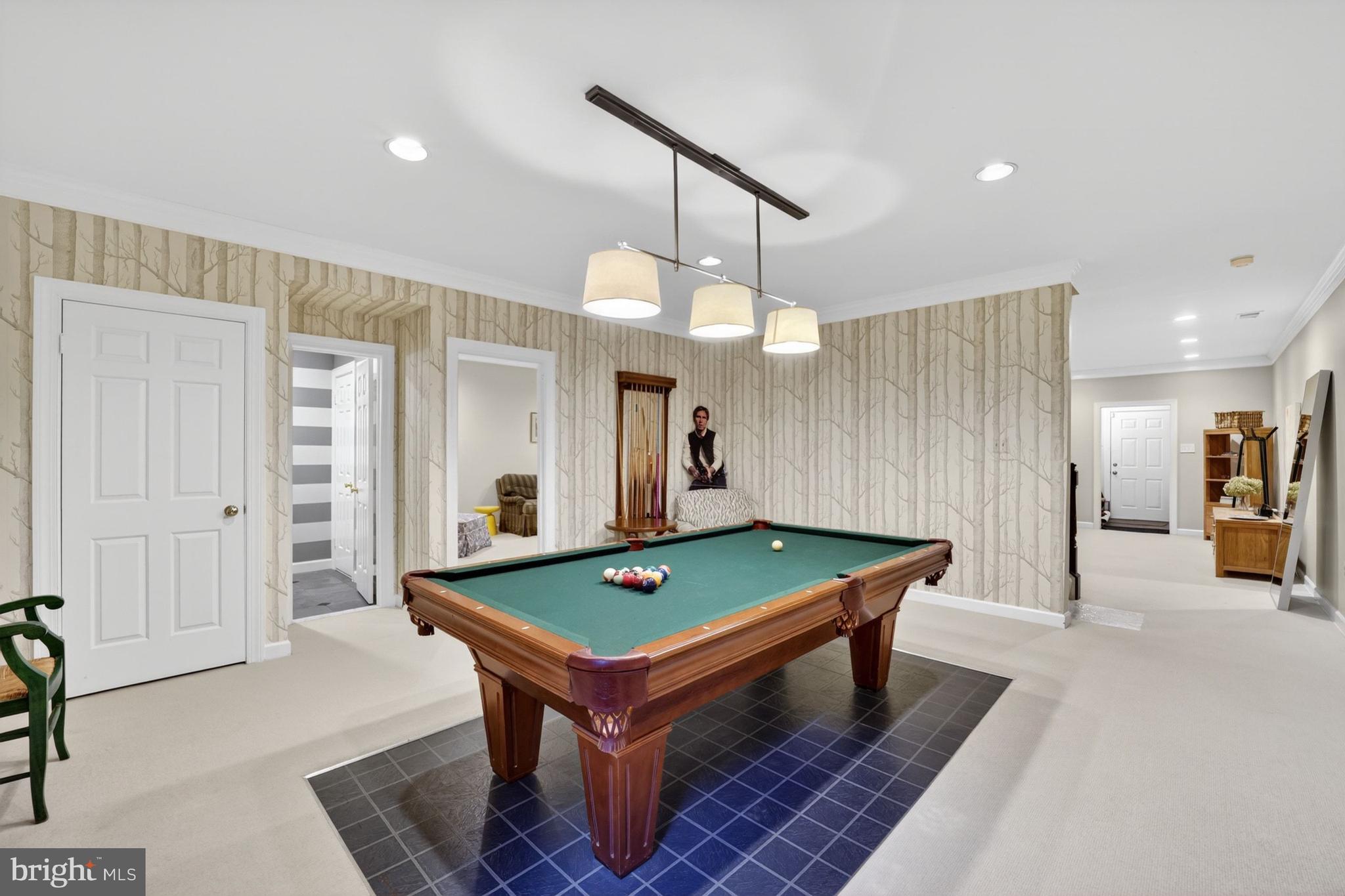 POTOMAC OUTSIDE - Residential