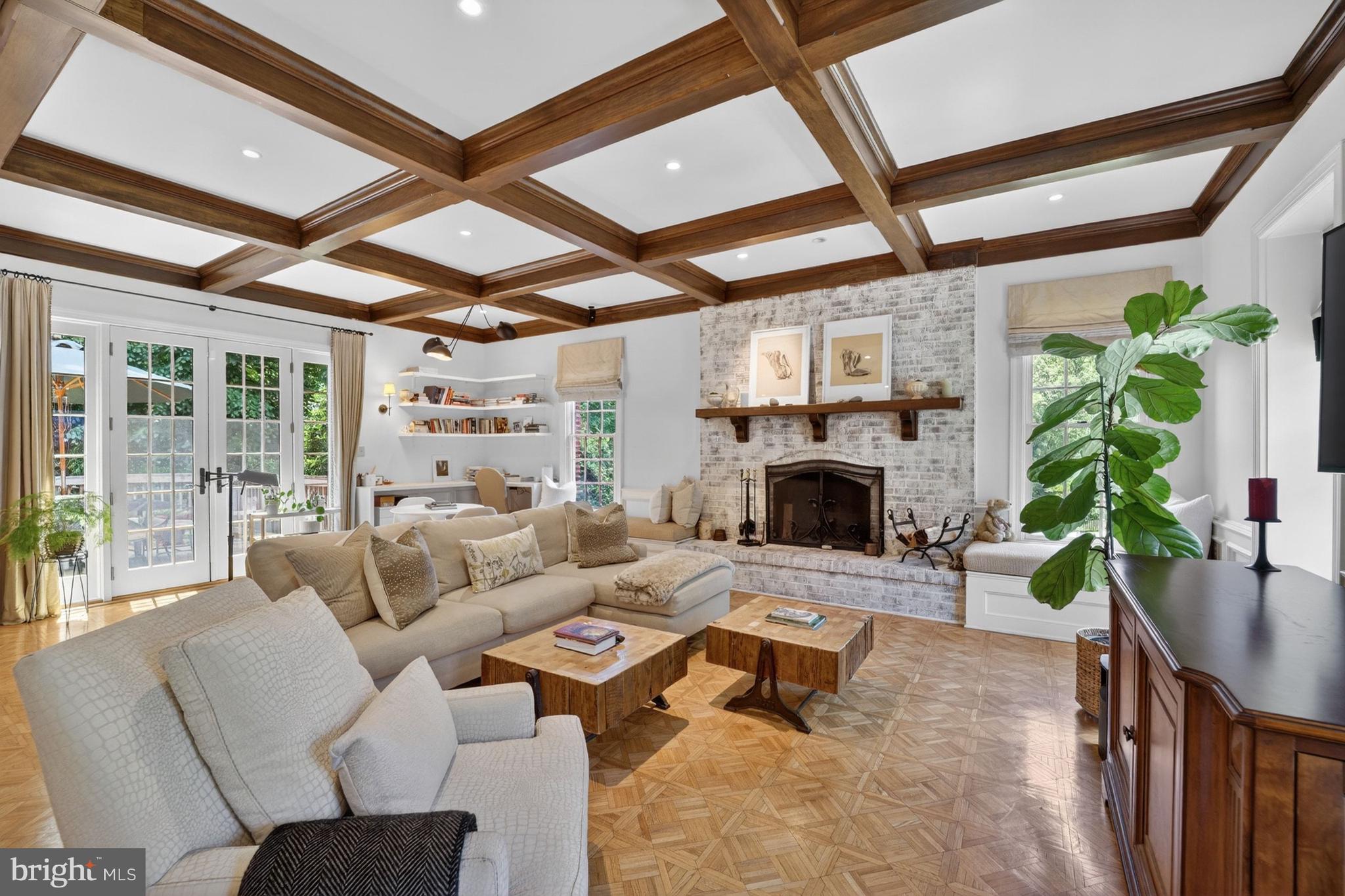 POTOMAC OUTSIDE - Residential