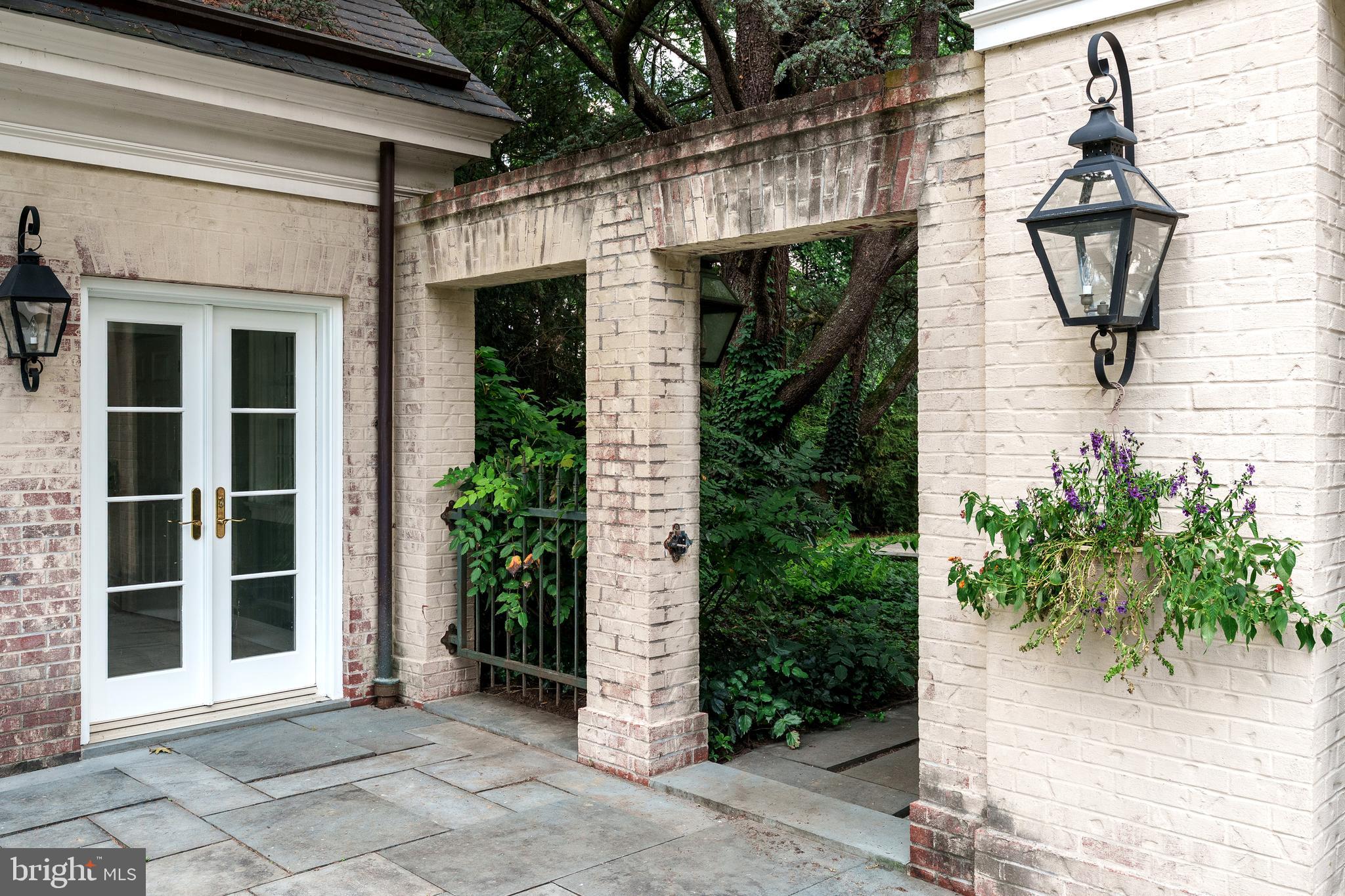 SCHOOL LANE HILLS - Residential