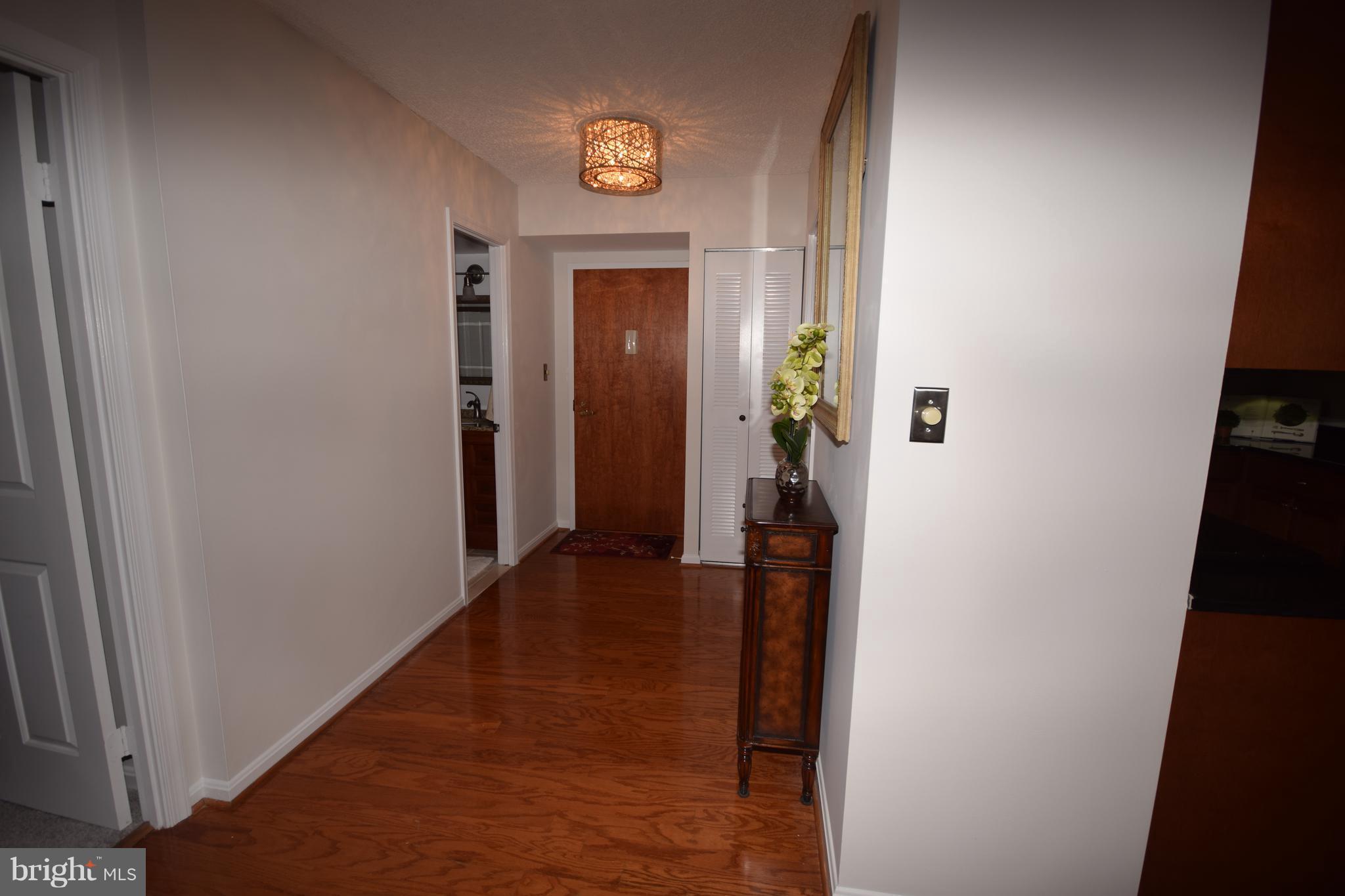 LAKESIDE PLAZA - Residential Lease