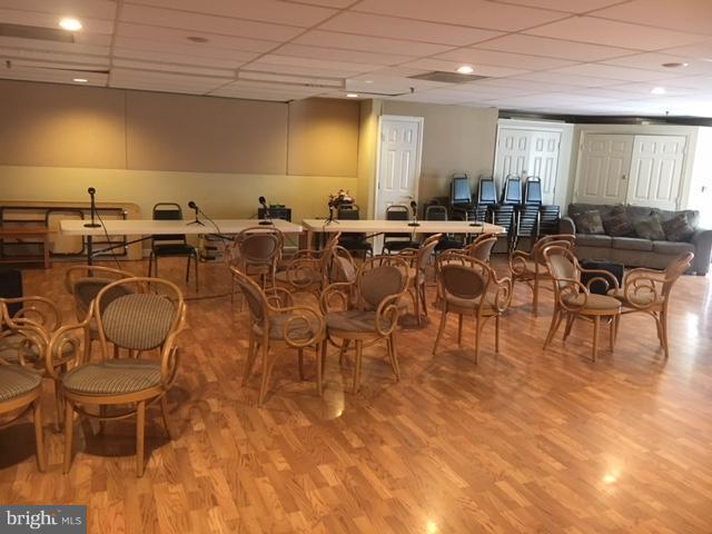 LAKESIDE PLAZA - Residential Lease