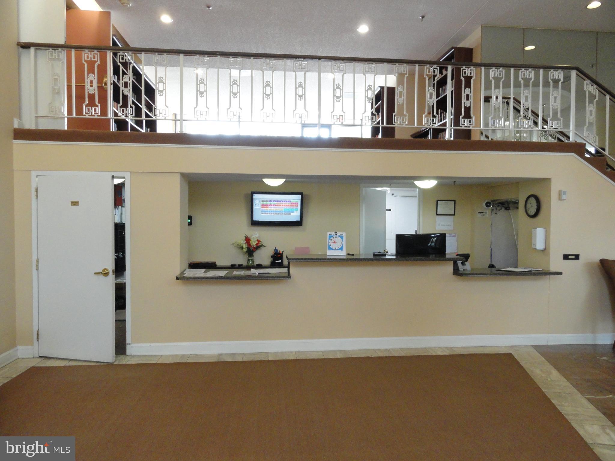 LAKESIDE PLAZA - Residential Lease